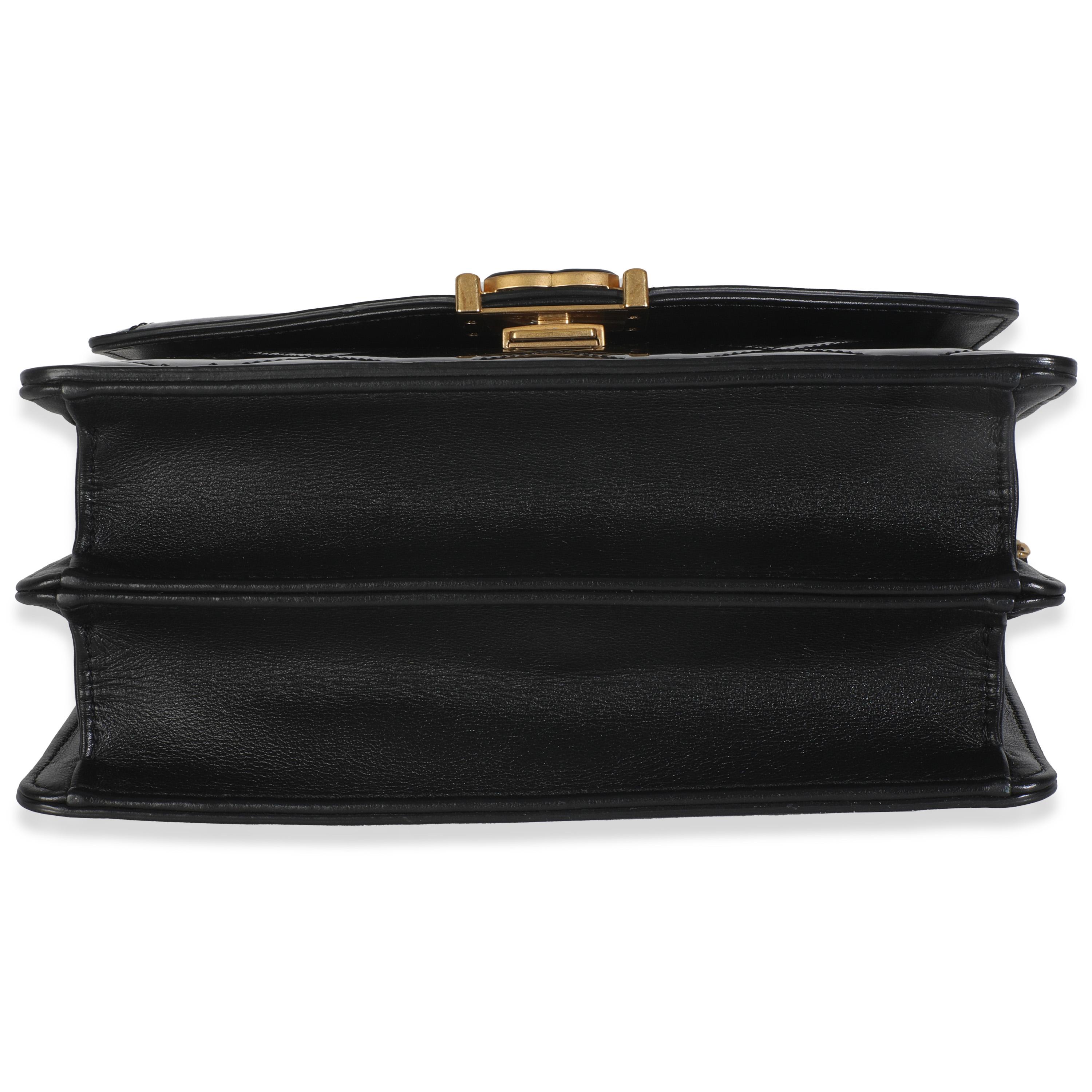 Chanel 23A Black Quilted Patent Accordion Pushlock Top Handle Flap Bag in vendita 3