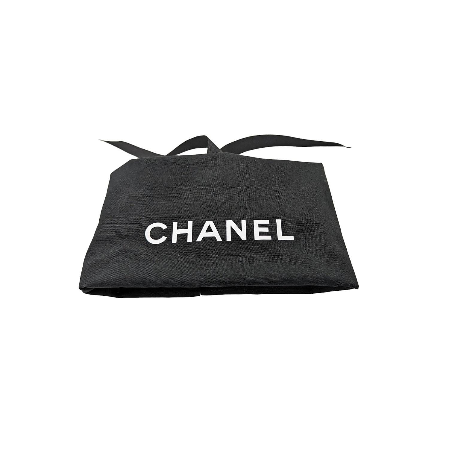 Chanel 23A Lambskin Quilted CC Chain Hobo Black For Sale 6