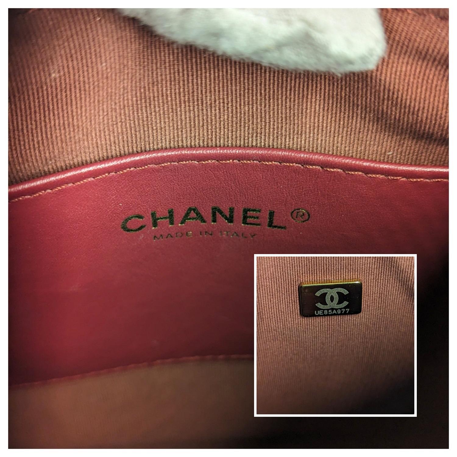 Chanel 23A Lambskin Quilted CC Chain Hobo Black For Sale 4