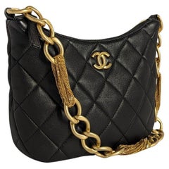 Chanel 23A Lambskin Quilted CC Chain Hobo Negro
