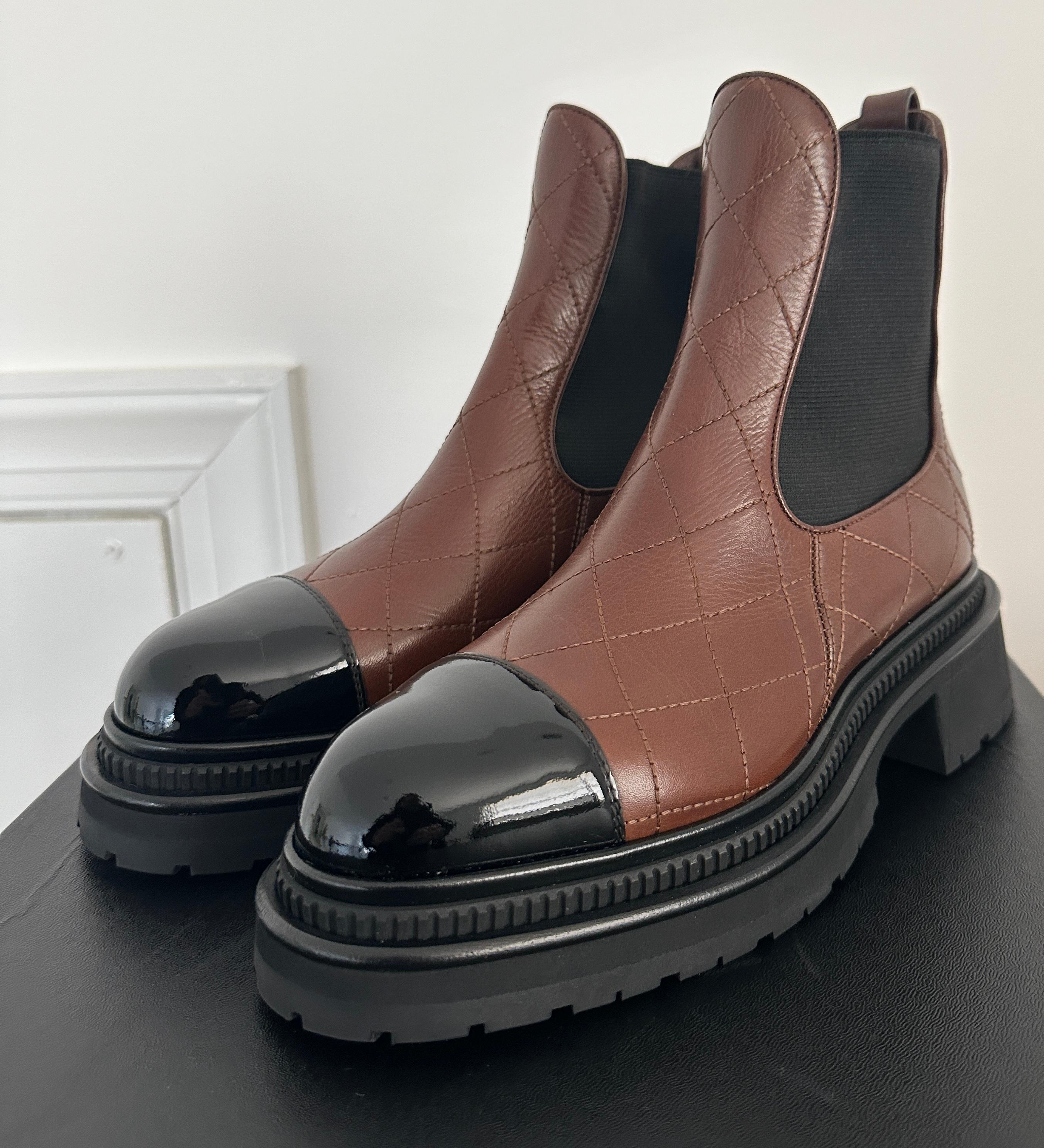 CHANEL 23A Quilted Leather Signature Logo Cap Toe Chelsea Flat Ankle Boots 6