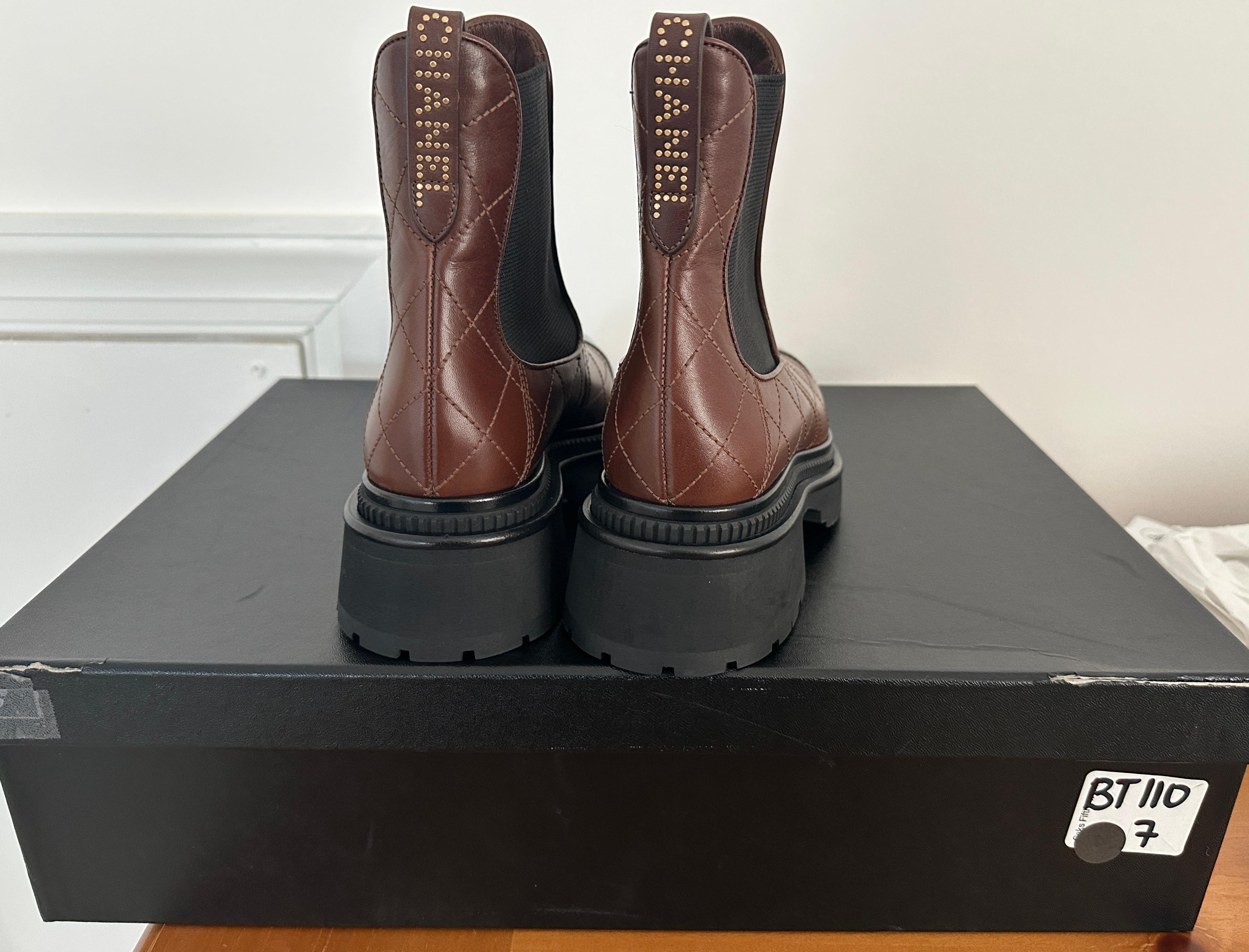CHANEL 23A Quilted Leather Signature Logo Cap Toe Chelsea Flat Ankle Boots 3