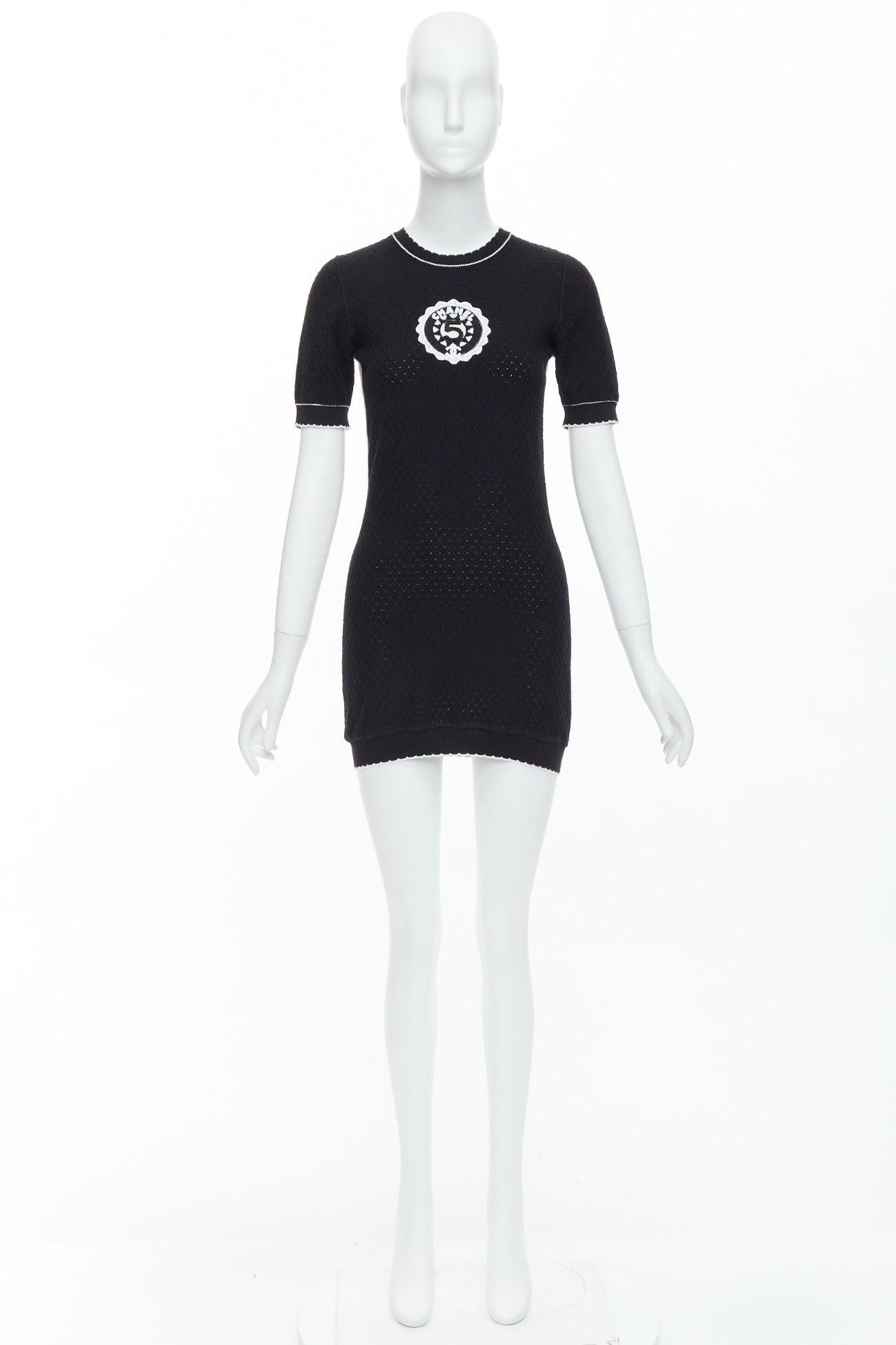 CHANEL 23C black cotton CC No.5 bead broderie pointelle dress FR34 XS For Sale 4