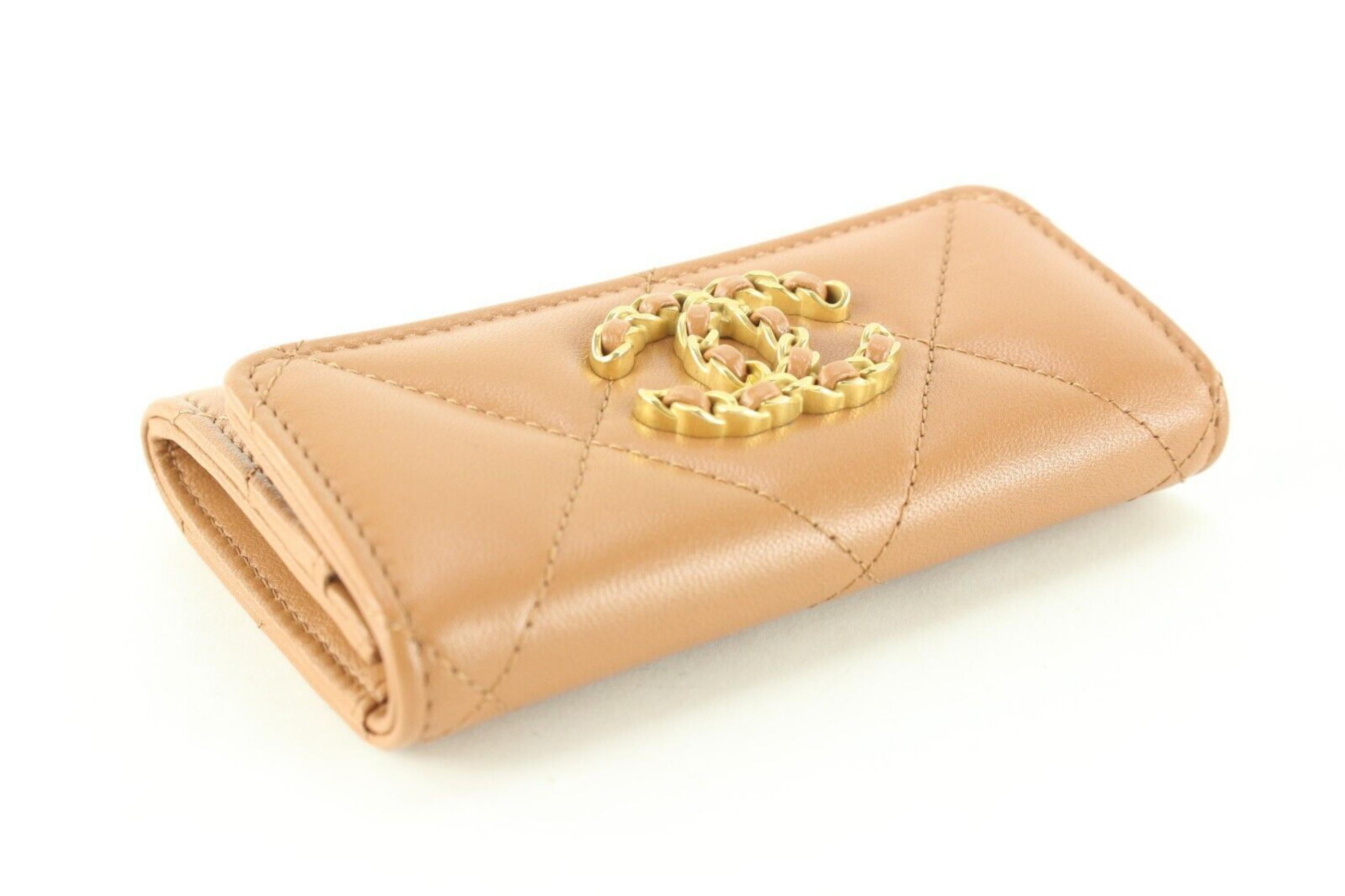 Chanel 23C Caramel Brown 19 Flap Card Holder Wallet 1CJ1229 In New Condition In Dix hills, NY