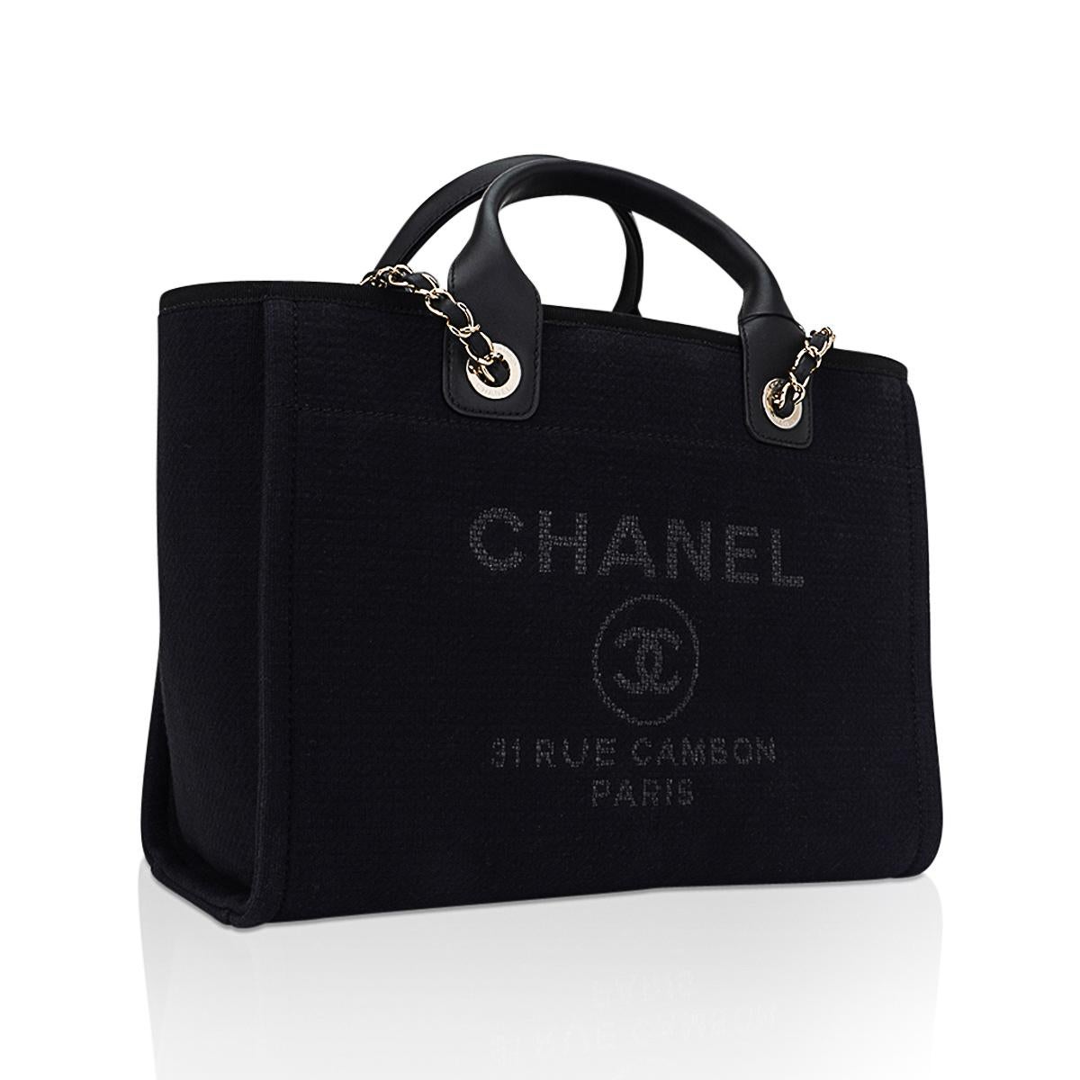 Chanel 23C Limited Edition Black 31 Rue Cambon Small Shopping Tote Pour femmes en vente