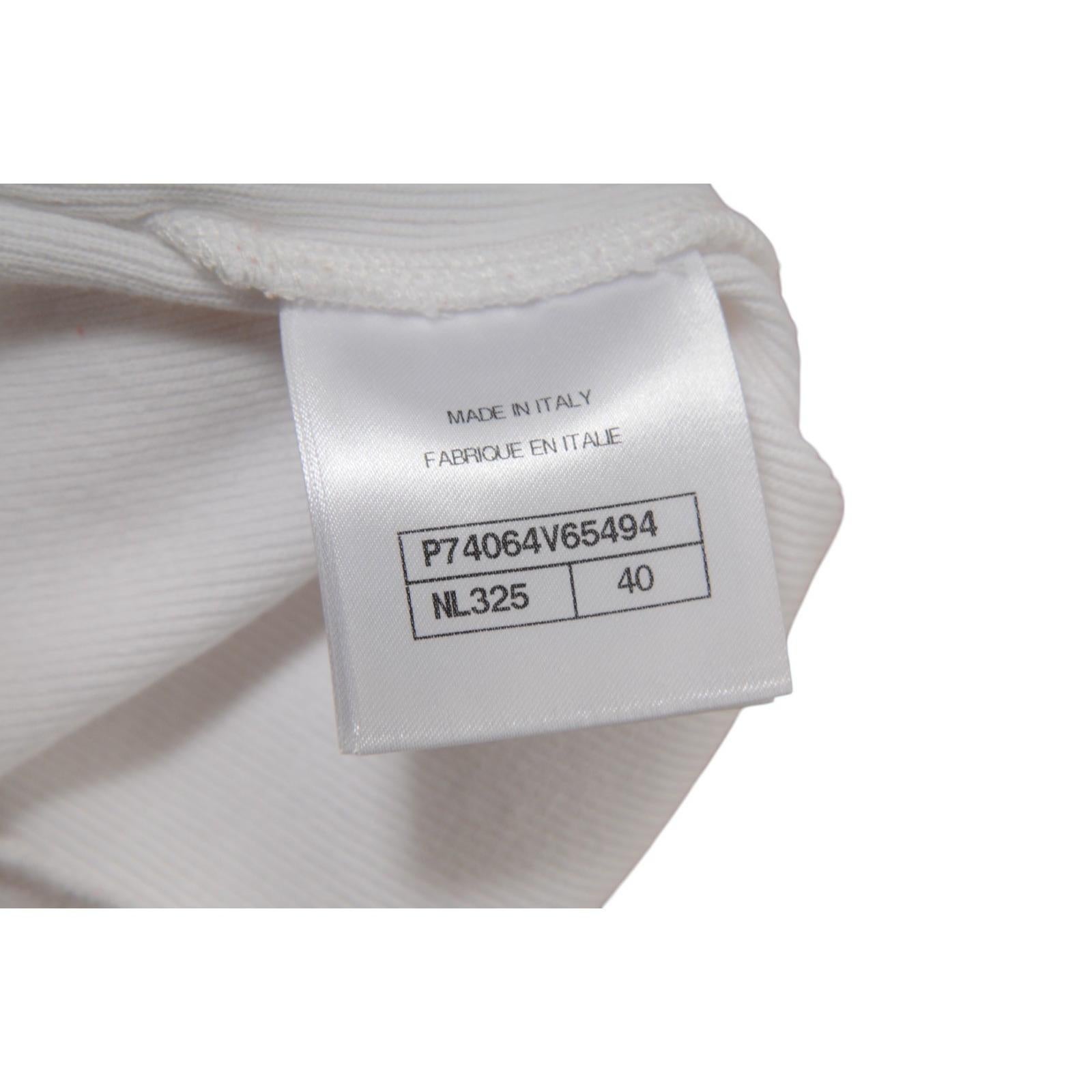 Chanel 23C Monico Tweed Minifalda Talla FR 40 Rojo Blanco CC Logo Acolchado Botón en venta 6