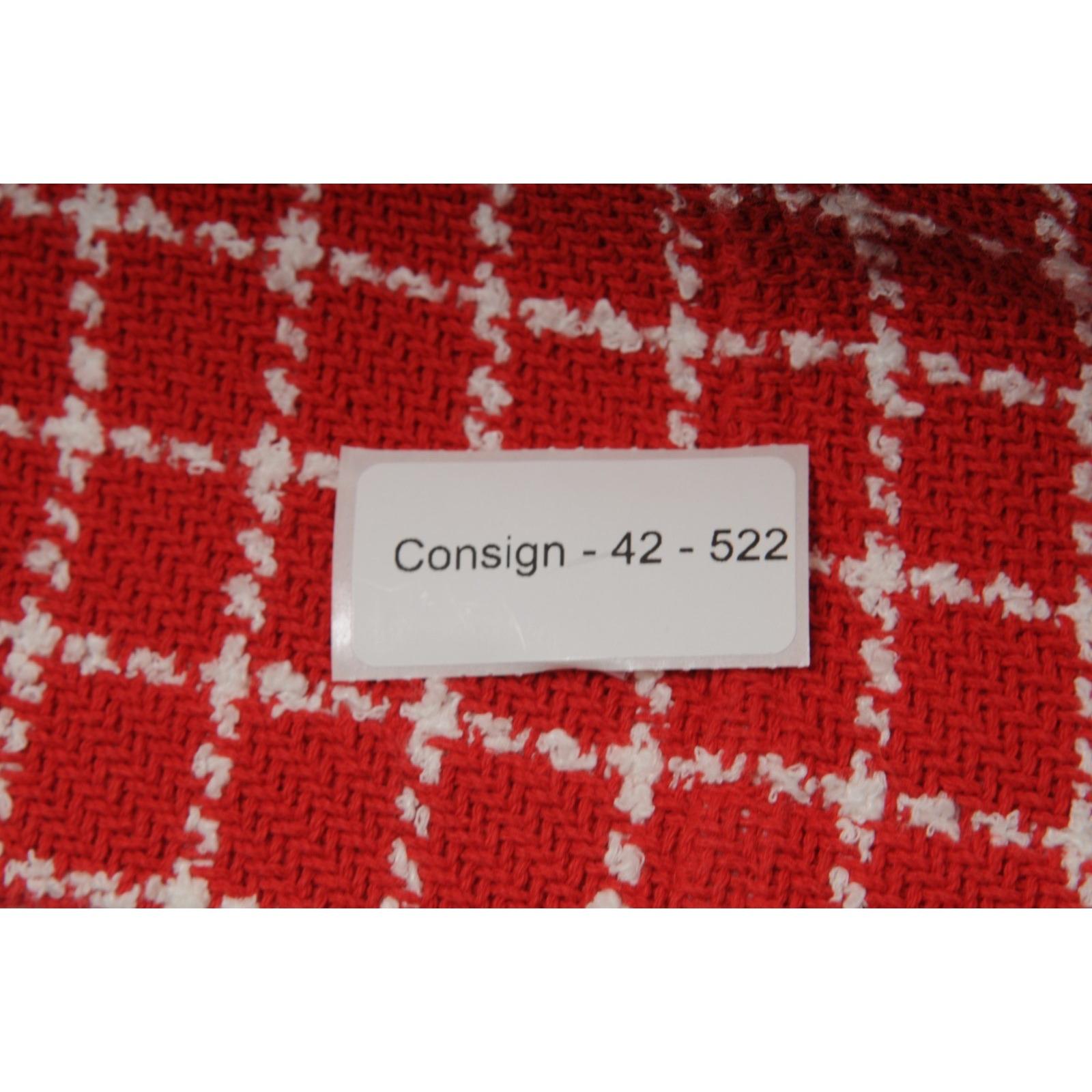 Chanel 23C Monico Tweed Minifalda Talla FR 40 Rojo Blanco CC Logo Acolchado Botón en venta 10