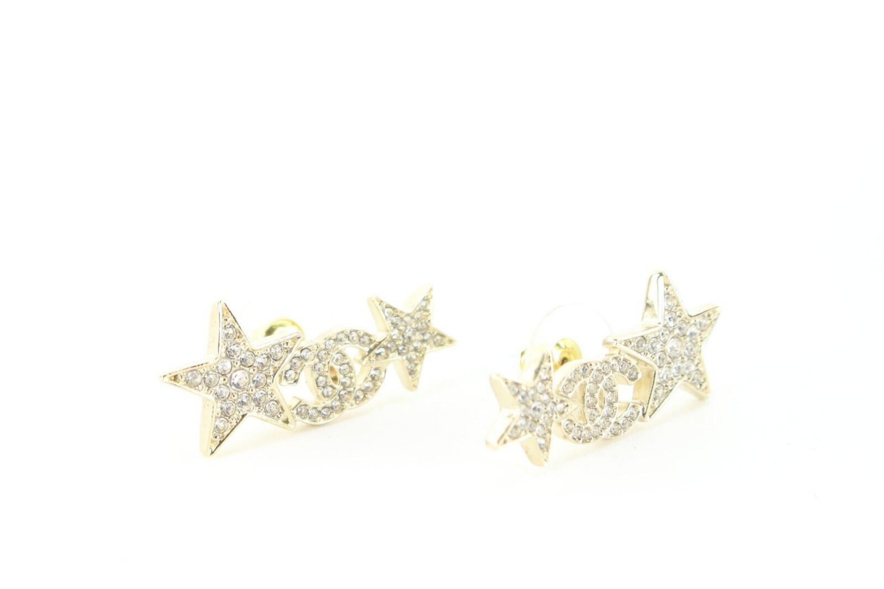 Chanel 23C Star CC Crystal Pierce Earrings 6CJ1229
Date Code/Serial Number: B23

Made In: Made in Italy

Measurements: Length:  1.5