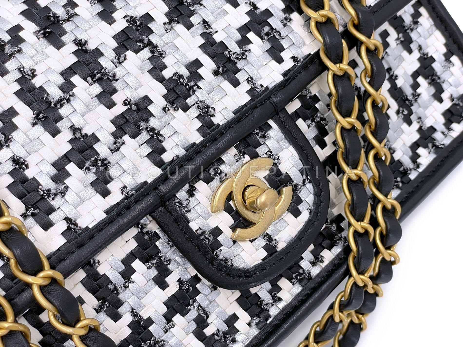 Chanel 23C Woven Houndstooth Black White Flap Bag GHW 68577 en vente 3