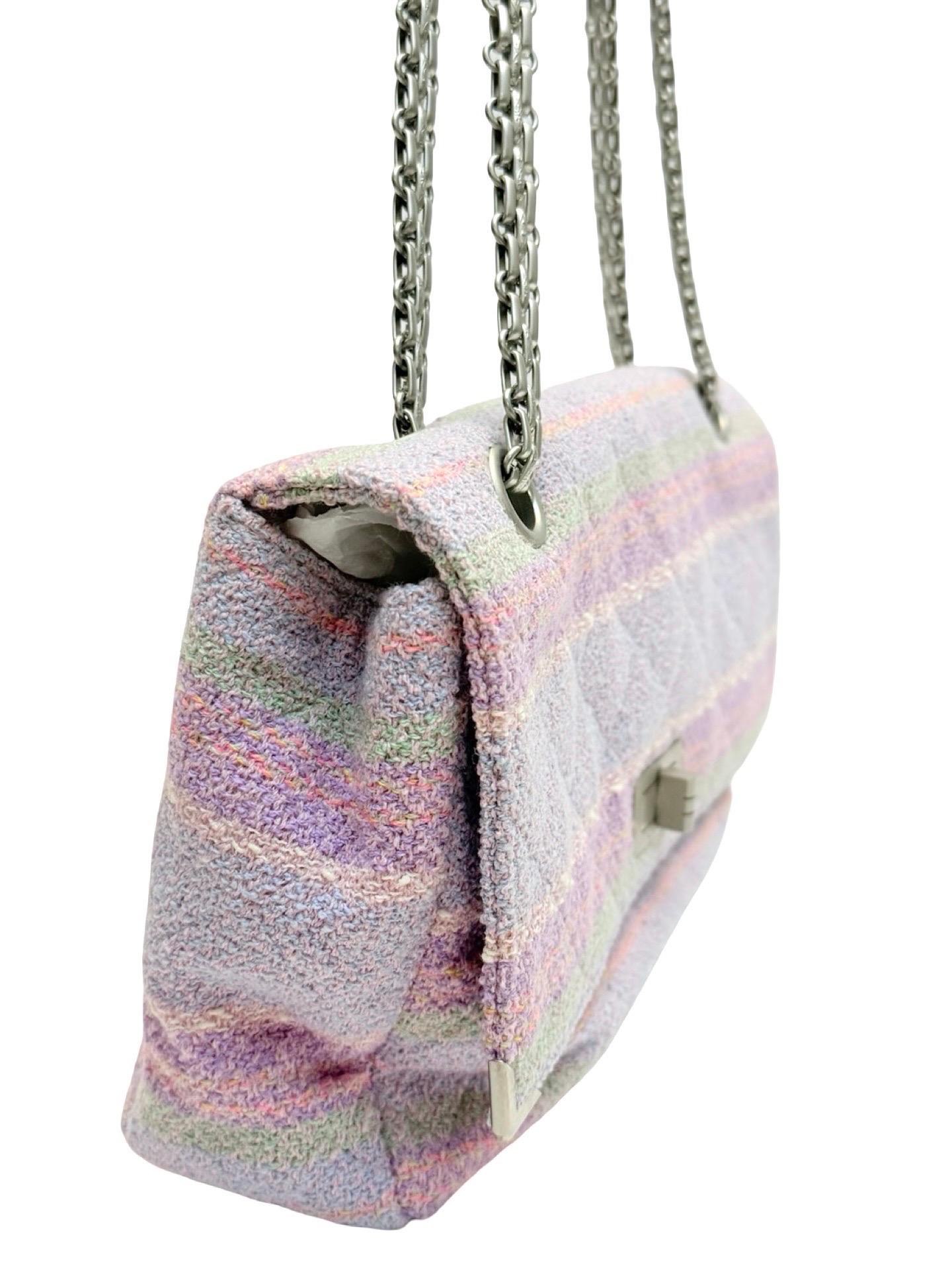 Chanel 23cm multicolor tweed 2.55 flap shoulder bag In Excellent Condition For Sale In Sheung Wan, HK