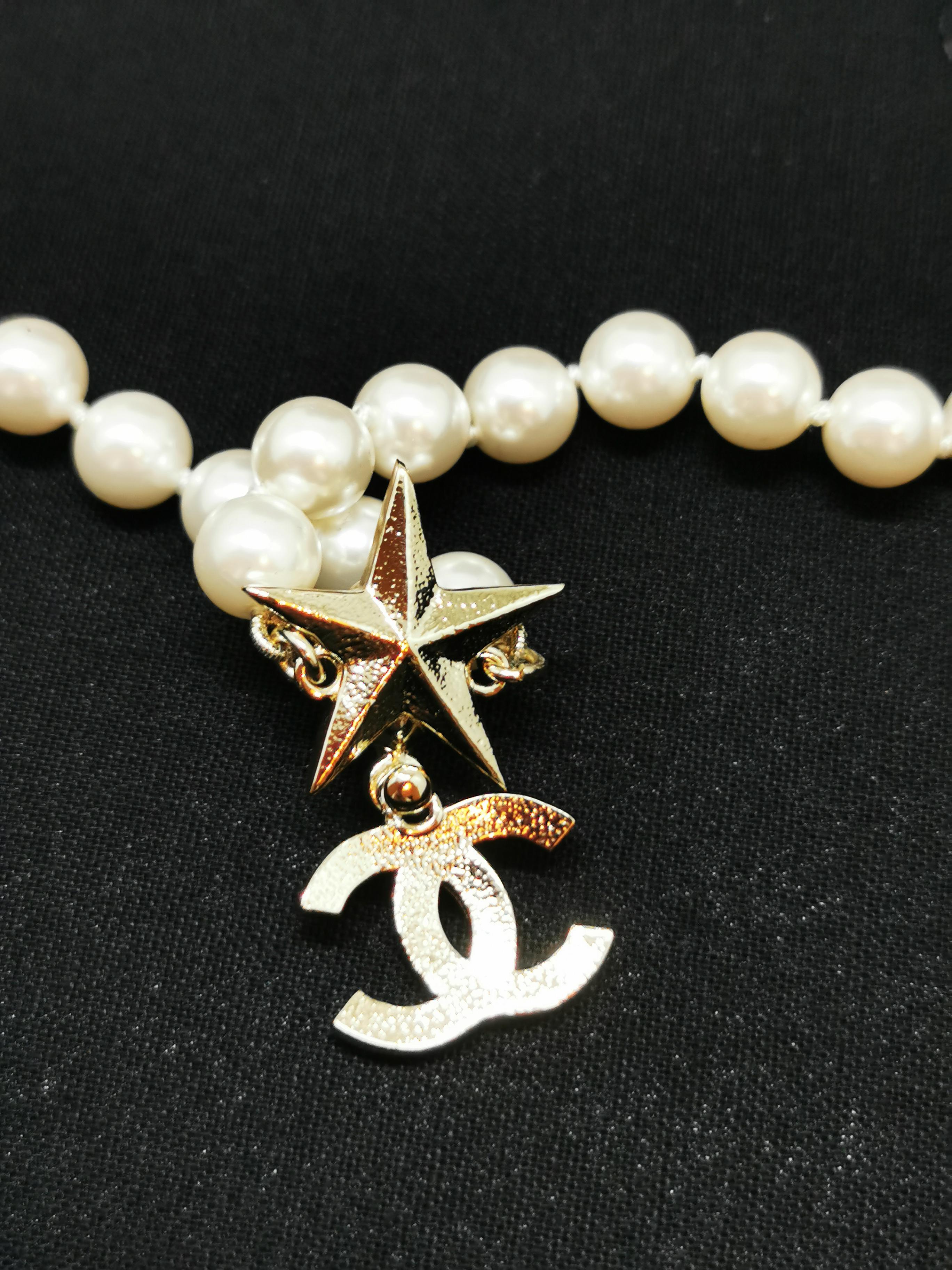 Chanel 23P Pearl Choker with Star & Iconic CC Logo Pendant In Excellent Condition For Sale In PUTNEY, NSW