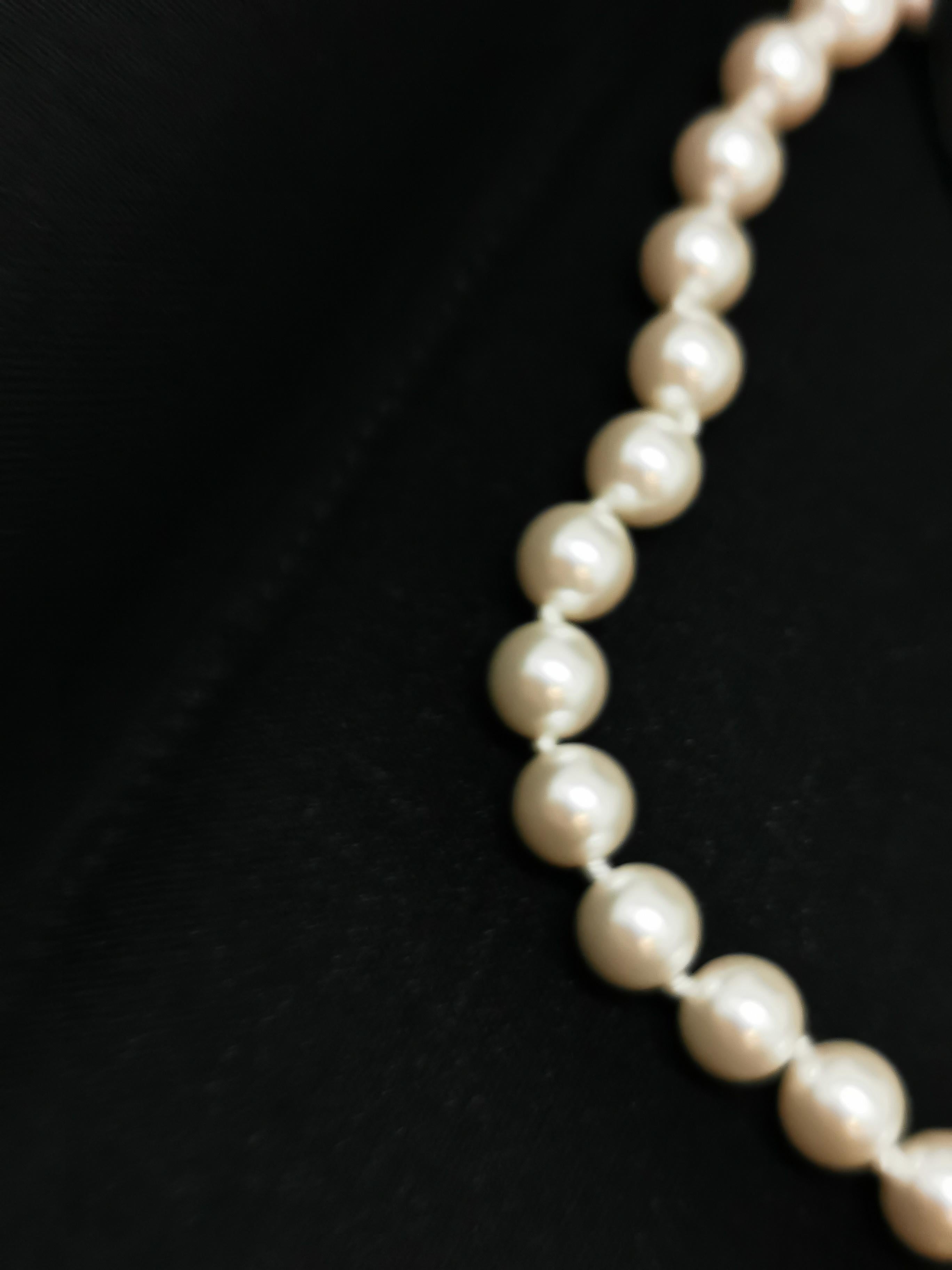 Women's Chanel 23P Pearl Choker with Star & Iconic CC Logo Pendant For Sale