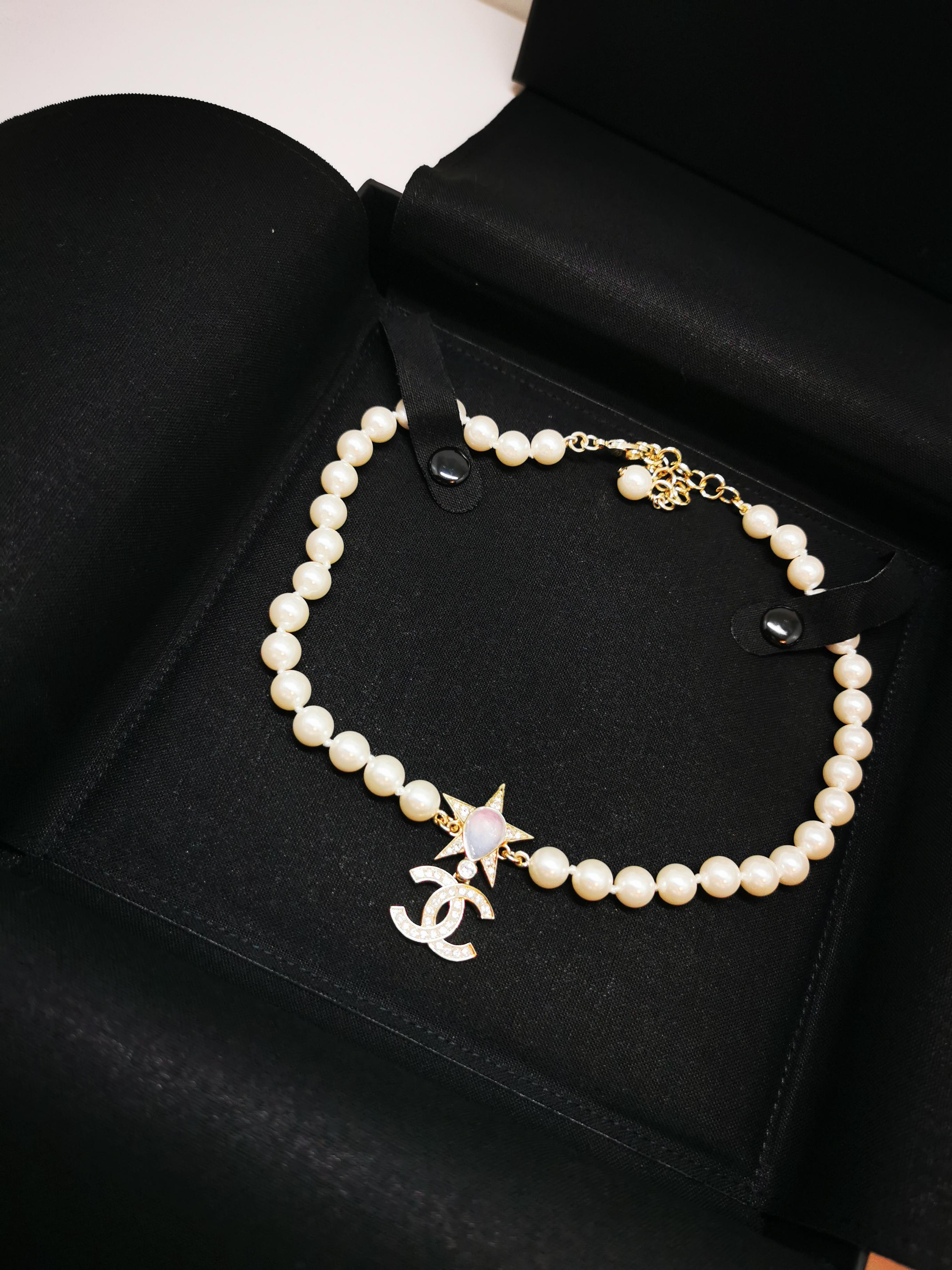 Chanel 23P Pearl Choker with Star & Iconic CC Logo Pendant For Sale 3