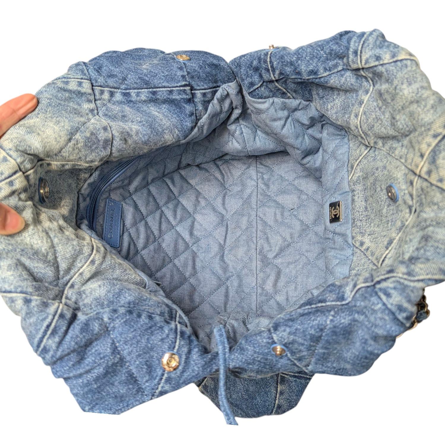 Chanel 23P Wash Blue Denim Quilted Medium 22 Hobo Bag For Sale 3