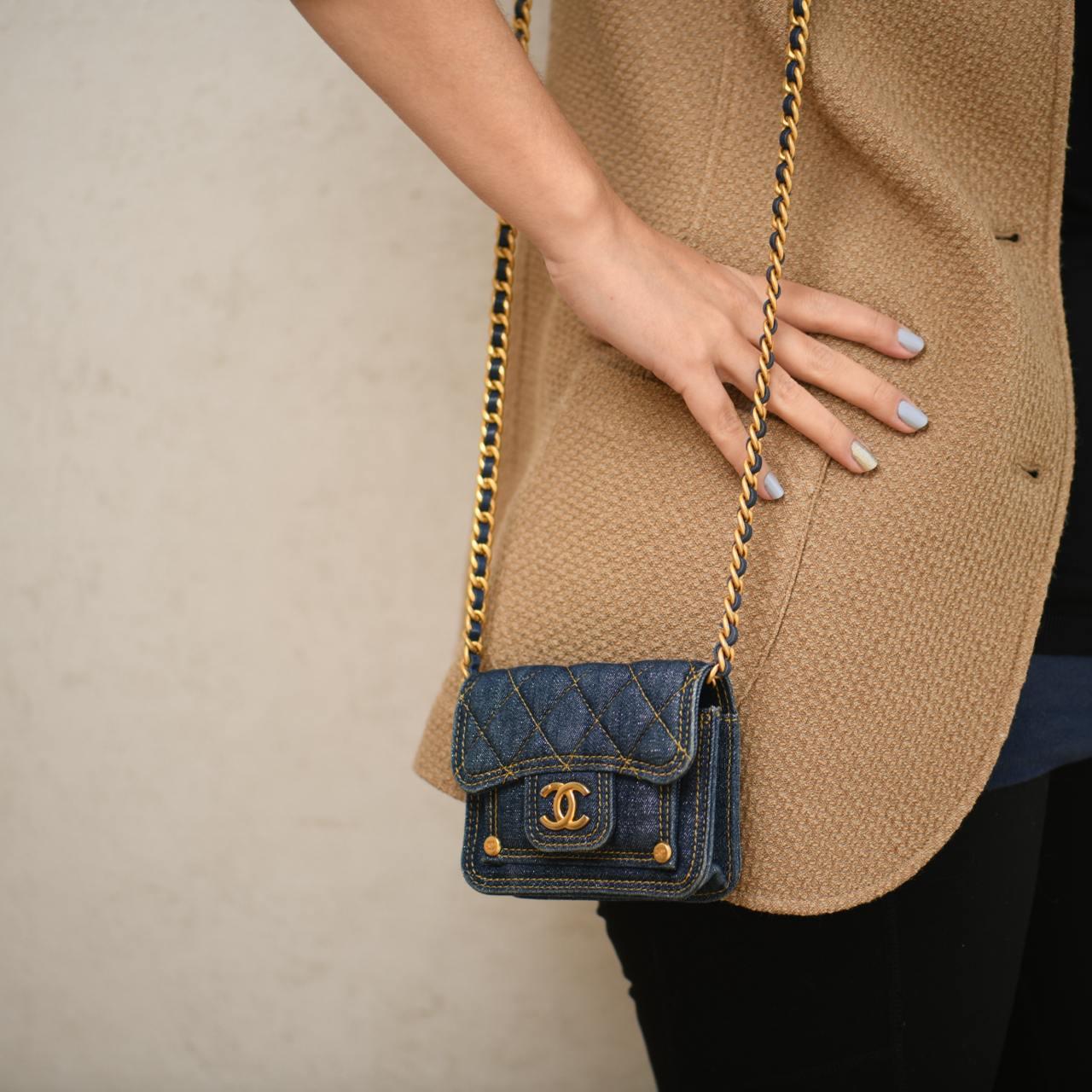Women's or Men's Chanel 23S Denim Quilted Card Holder Shoulder Bag For Sale