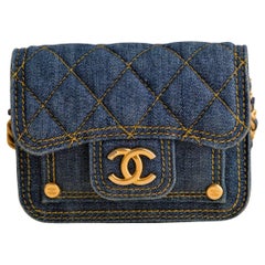 Chanel 23S Borsa a tracolla portacarte trapuntata in denim