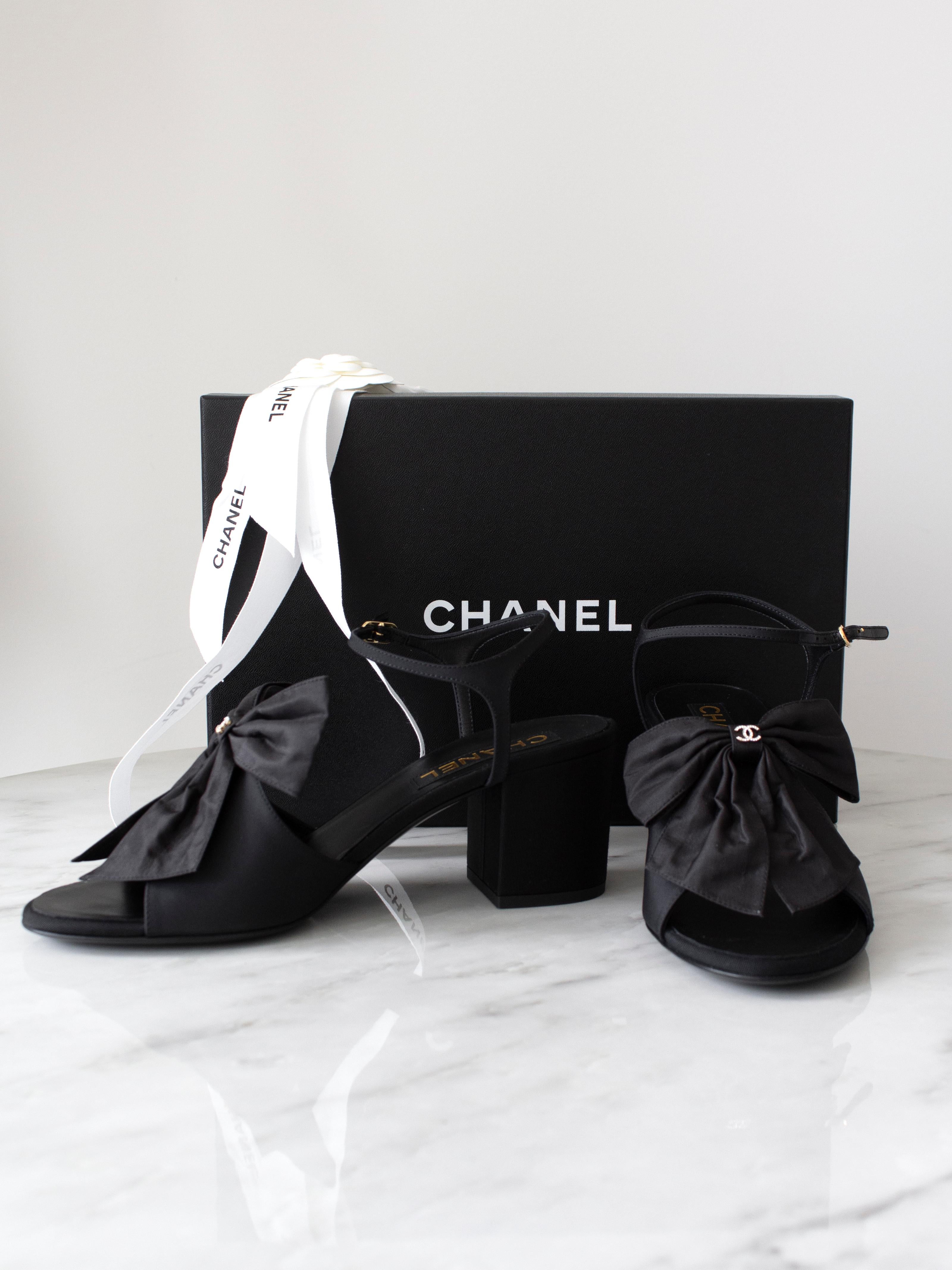 Chanel 24A Metiers D'Art 2024 Black Silk Bow Crystal CC Heels Sandals In New Condition In Jersey City, NJ
