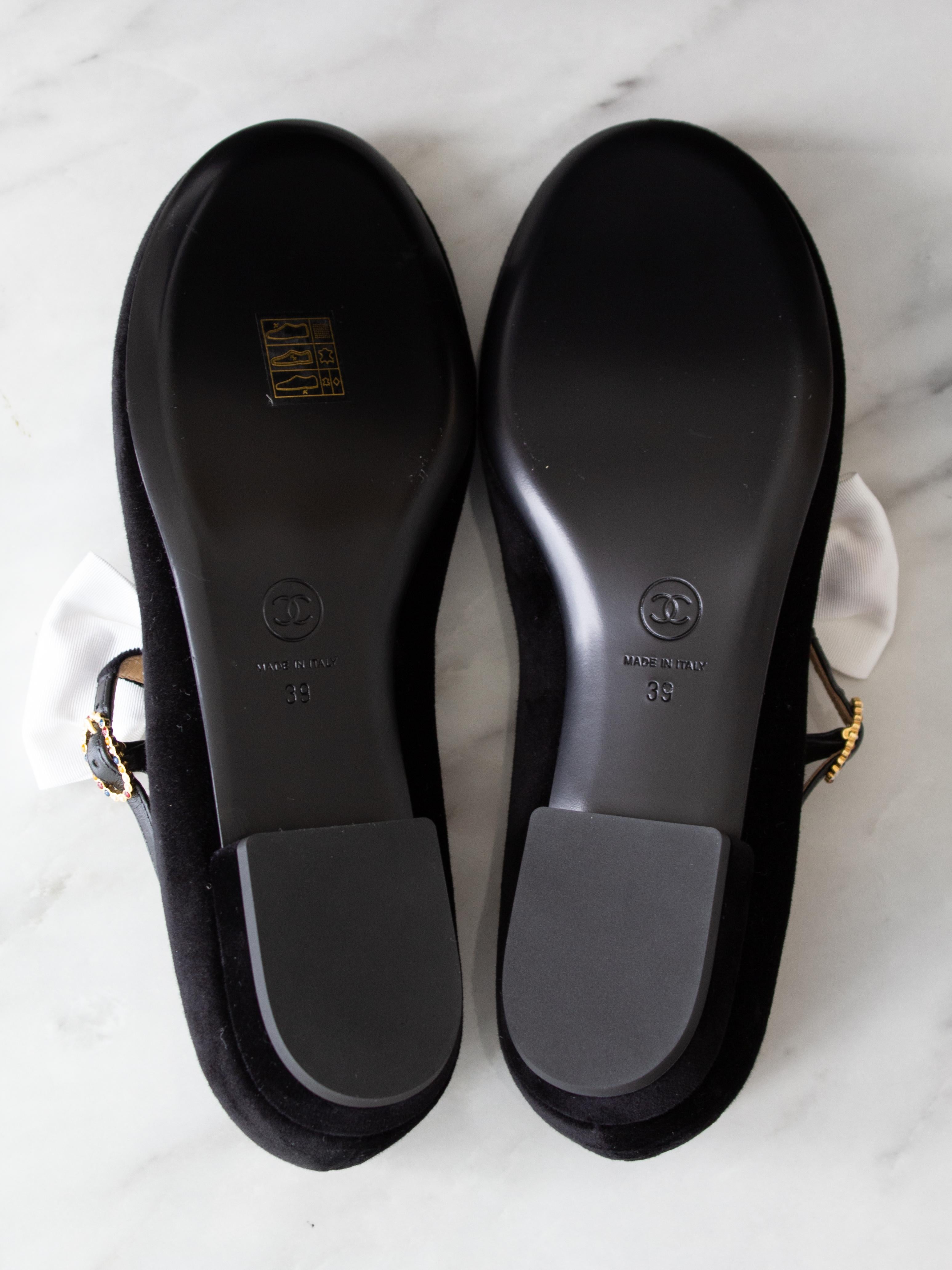 Chanel 24A Metiers D'Art 2024 Black Velvet White Bow CC Gripoix Mary Jane Flats 5