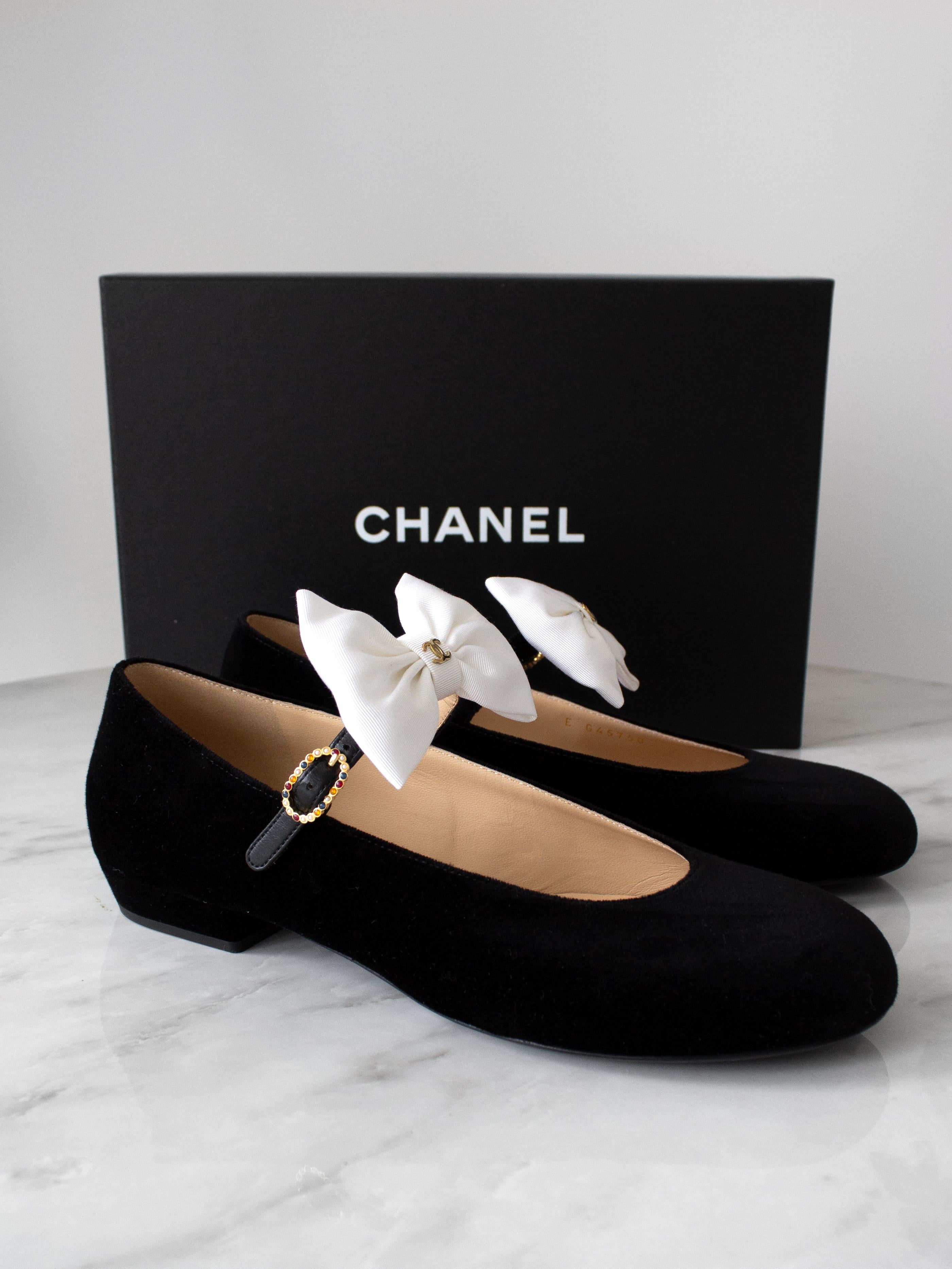 Chanel 24A Metiers D'Art 2024 Black Velvet White Bow CC Gripoix Mary Jane Flats 1