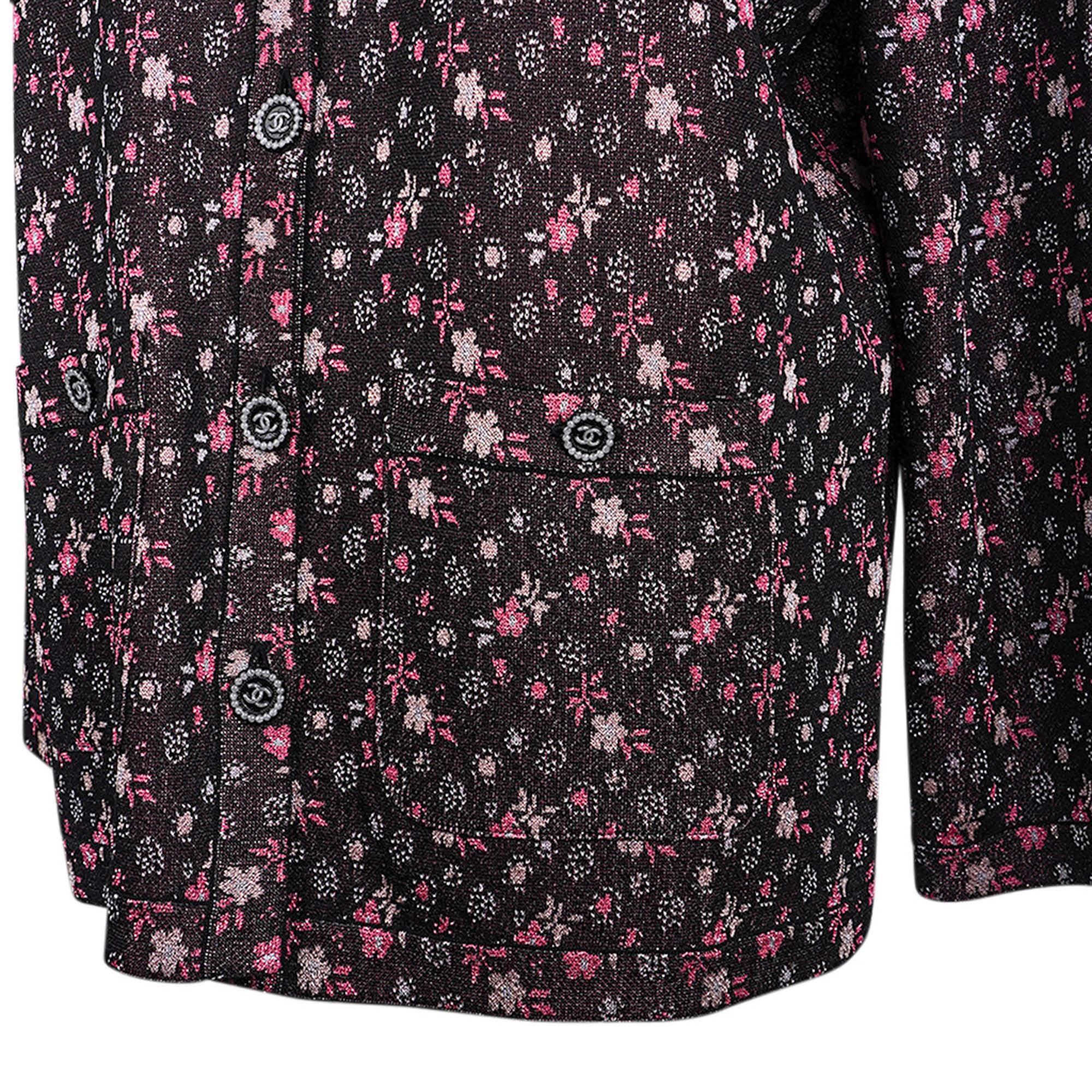 Giacca Chanel 24B nera e rosa con bottoni con logo in filo metallico 36 in vendita 3