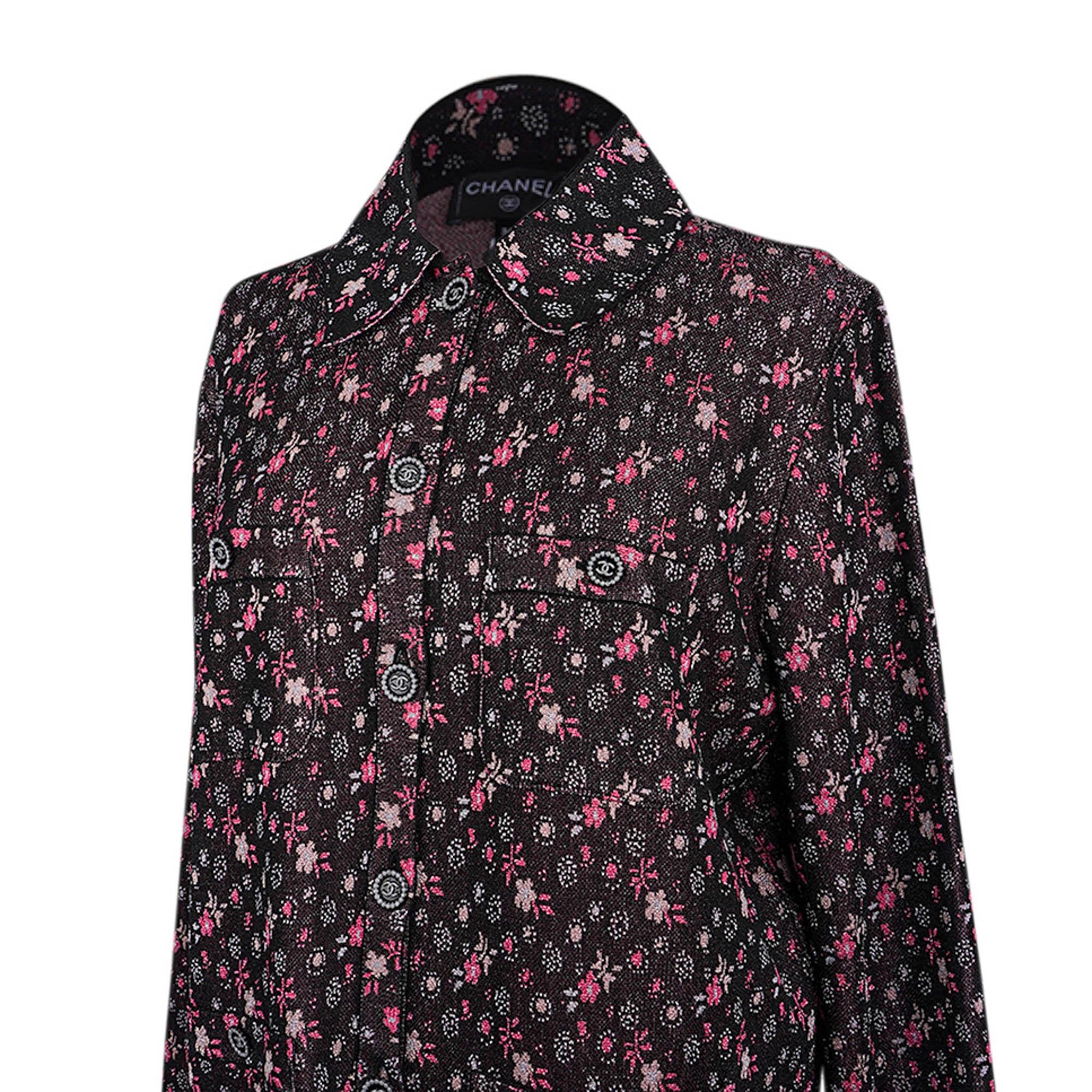 Giacca Chanel 24B nera e rosa con bottoni con logo in filo metallico 36 in vendita 4