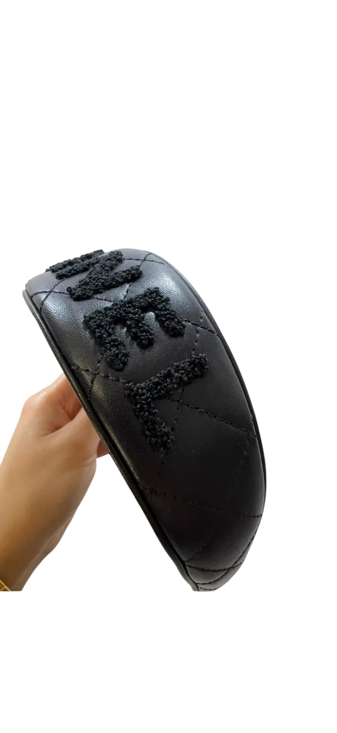 Chanel 24C Cinta ancha de piel de rizo negra Negro en venta