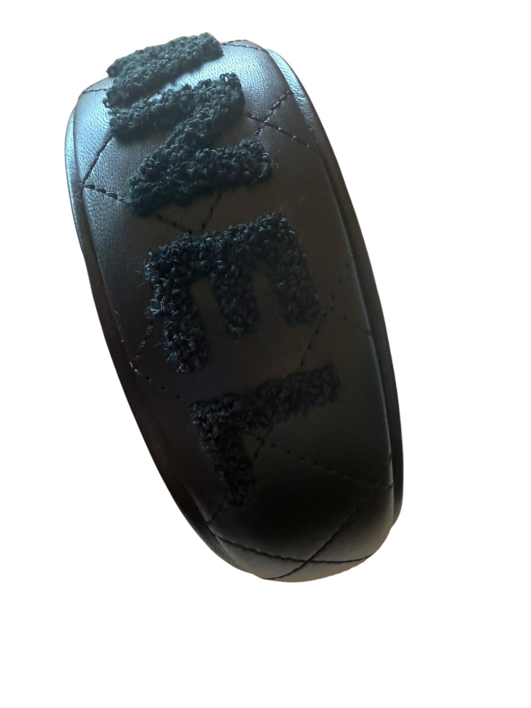 De las mujeres Chanel 24C Cinta ancha de piel de rizo negra en venta