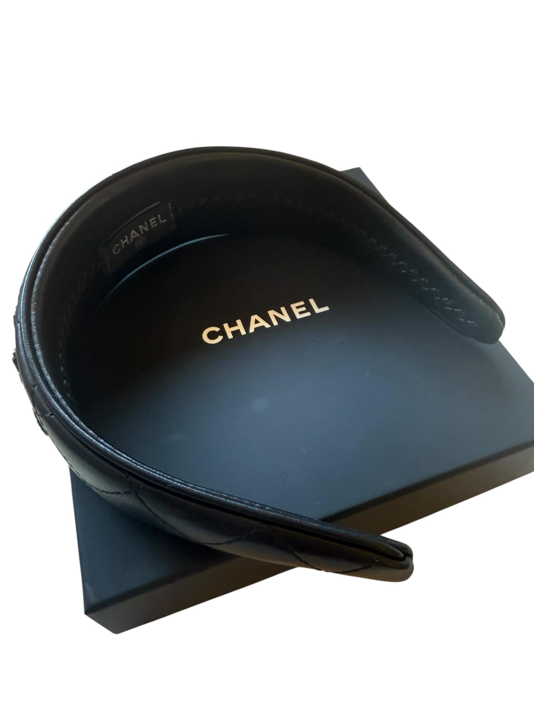 Chanel 24C Cinta ancha de piel de rizo negra en venta 2