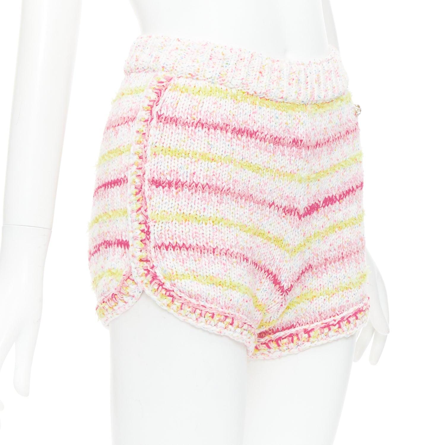 Blanc CHANEL mini-short 24C rose jaune coton mélangé avec logo CC FR34 XS en vente