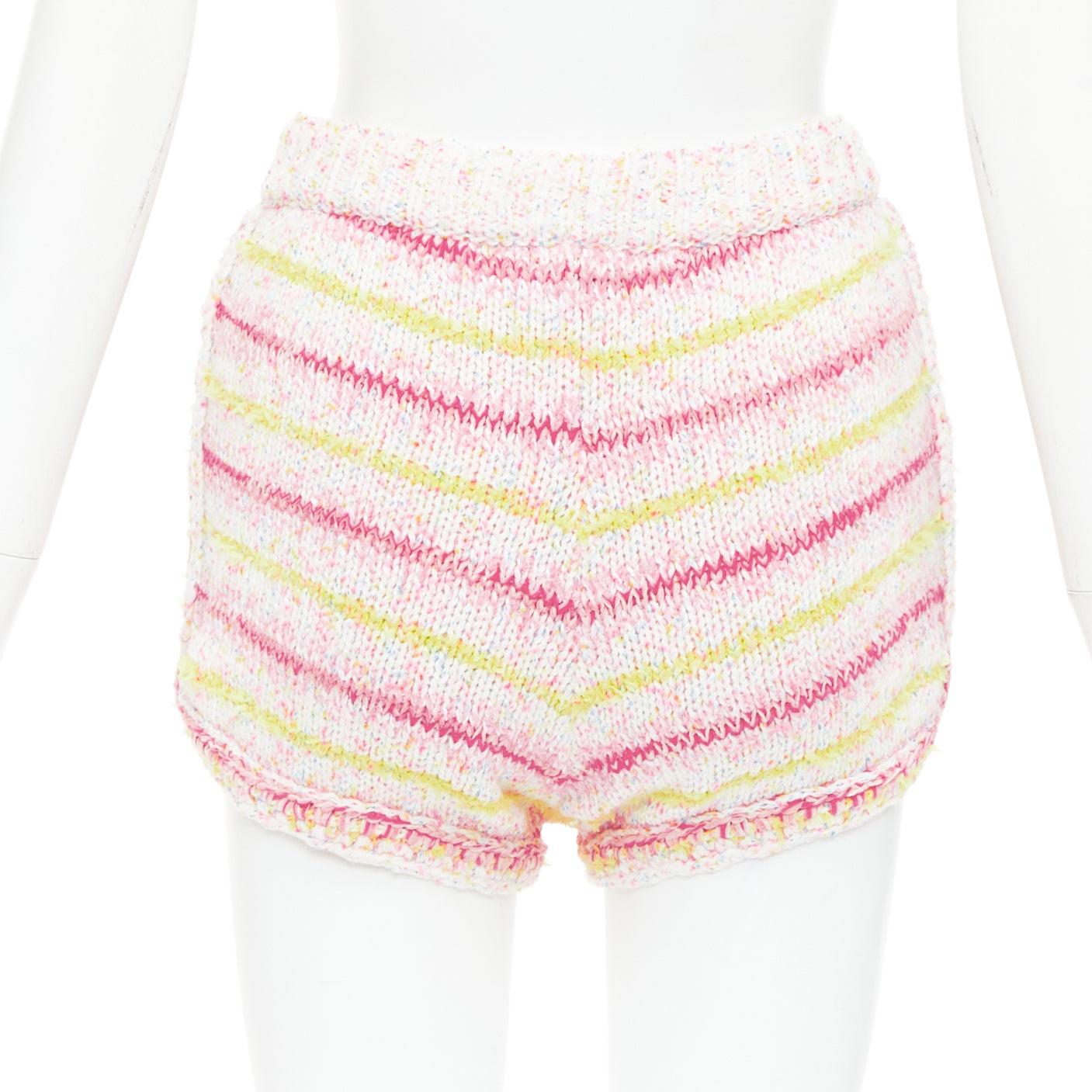 CHANEL mini-short 24C rose jaune coton mélangé avec logo CC FR34 XS en vente 1