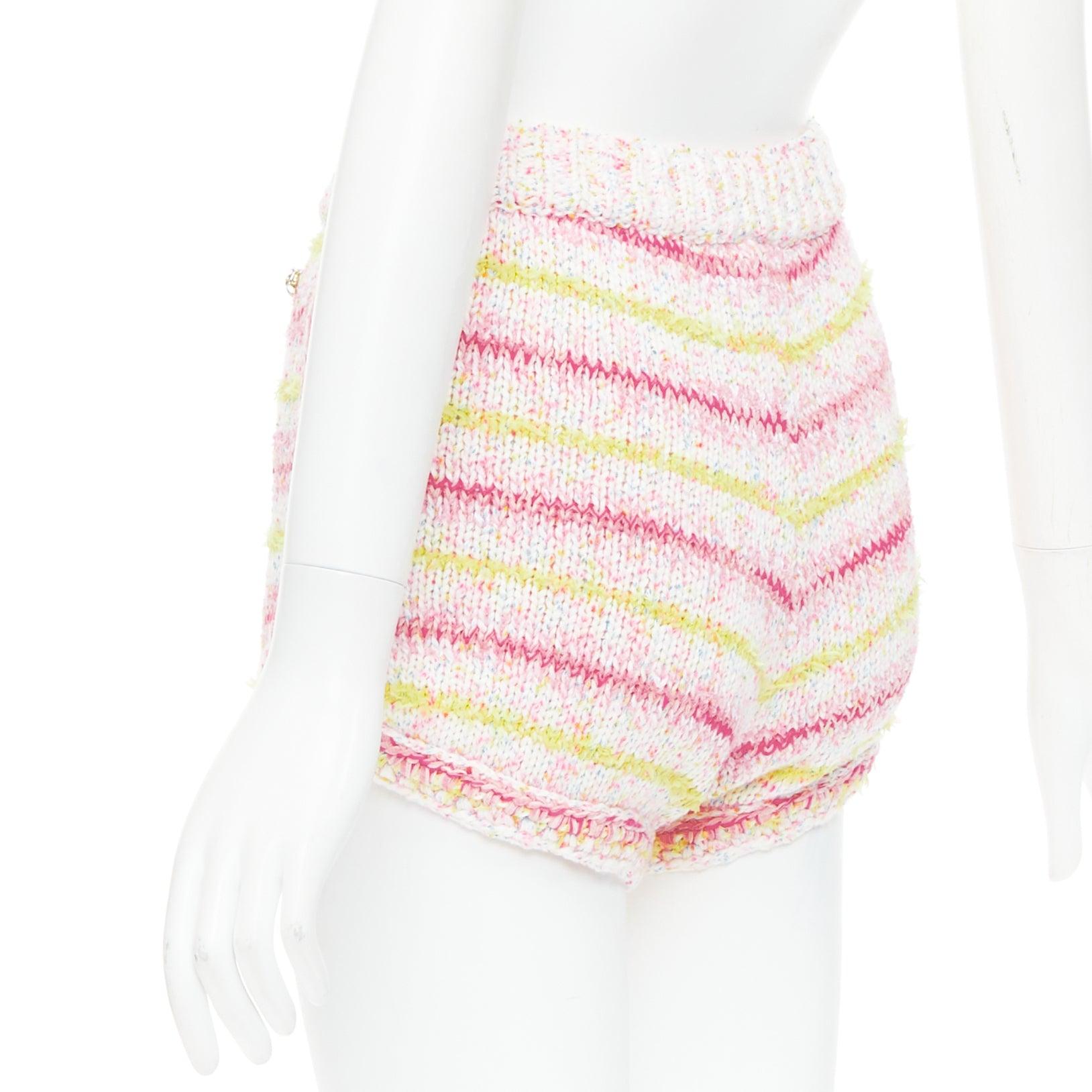 CHANEL mini-short 24C rose jaune coton mélangé avec logo CC FR34 XS en vente 2