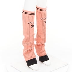 CHANEL 24C Runway CC-Logo, rosa-schwarz, gerippter Strick, gestreifter Saum, Stulpen, Einheitsgröße