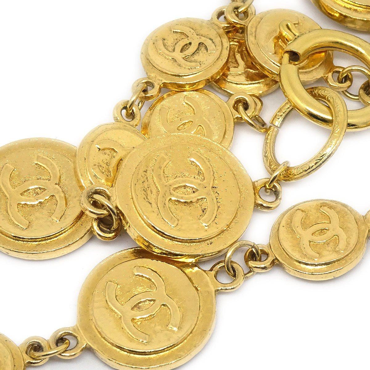 CHANEL 24K Gold vergoldete Charm- Münze lange Kette Halskette  im Angebot 1