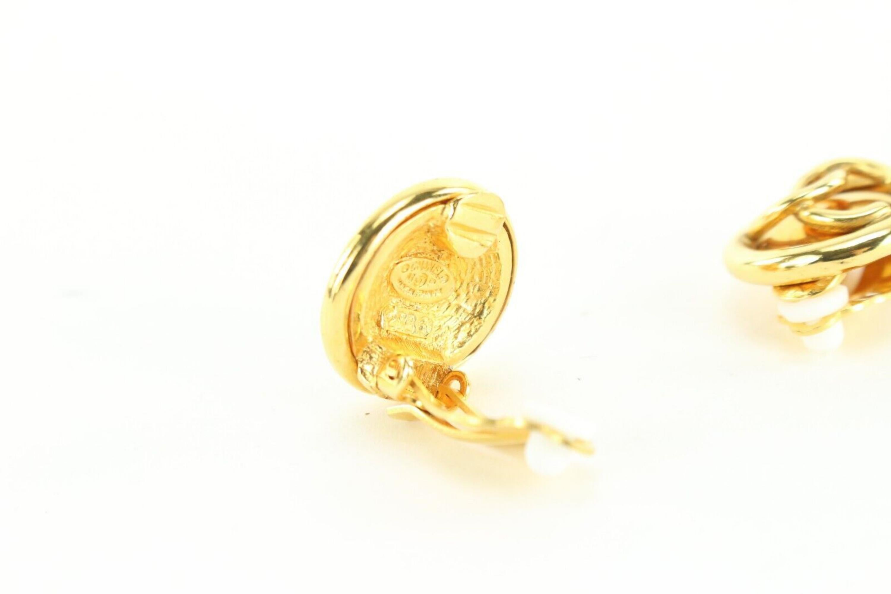 Chanel 24k Gold Plated CC Round Earrings Clip-On 1CK1202 In Excellent Condition In Dix hills, NY