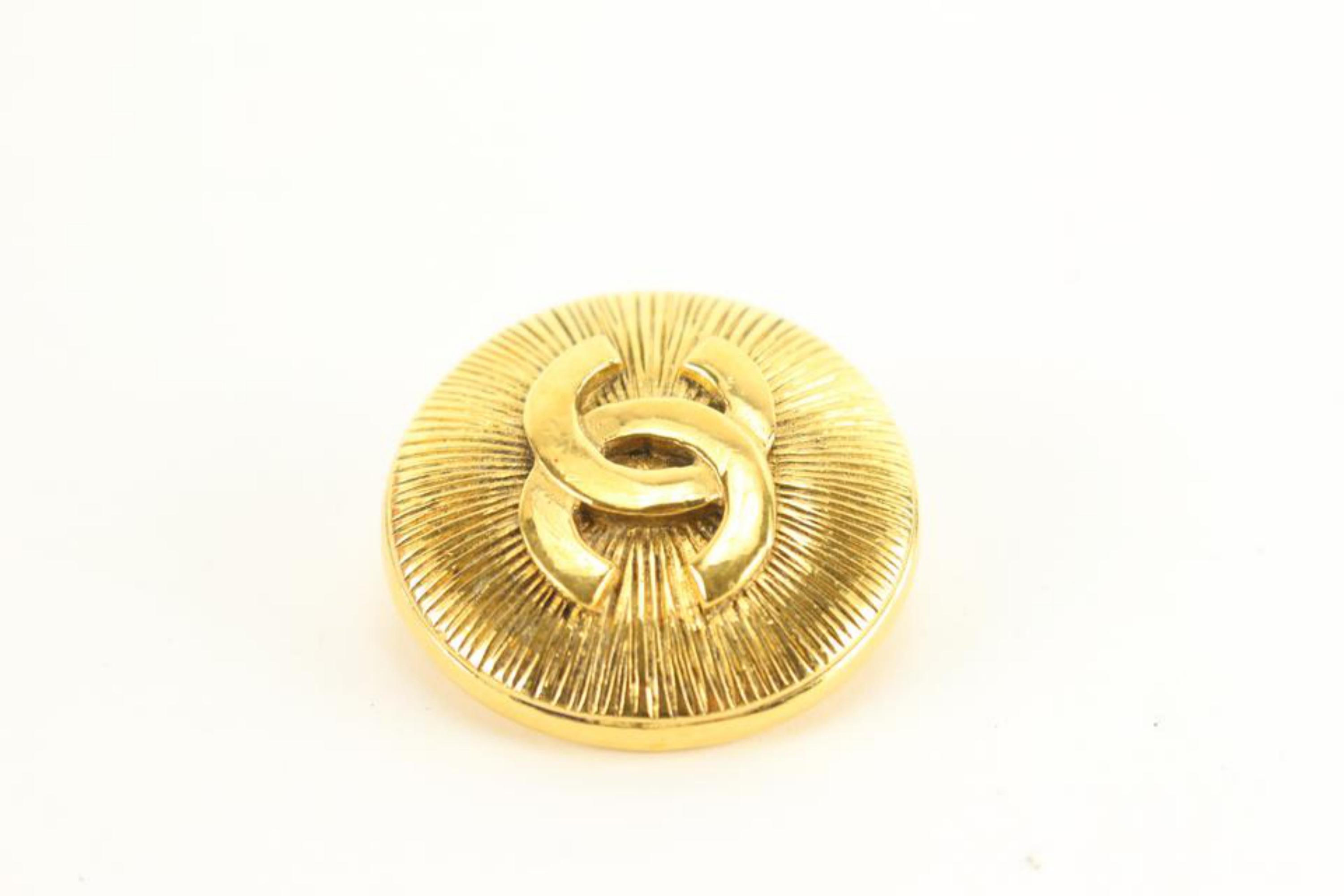 Chanel 24k vergoldete CC Spiral Brosche Anstecknadel 42ck83s (Braun) im Angebot