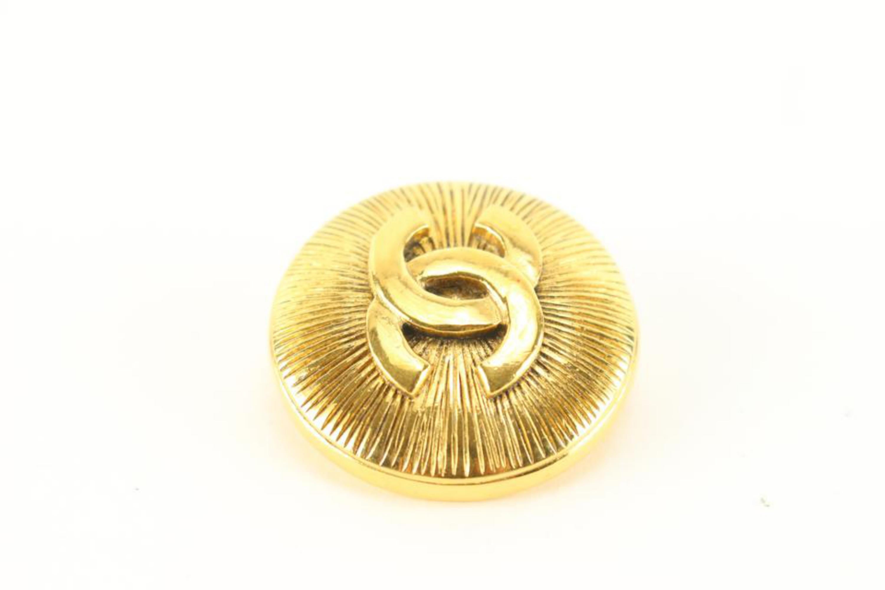Chanel 24k vergoldete CC Spiral Brosche Anstecknadel 42ck83s im Zustand „Gut“ im Angebot in Dix hills, NY