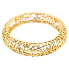 Chanel 24k vergoldete Kollektion 25 CC Logo-Armreif 80ck817s