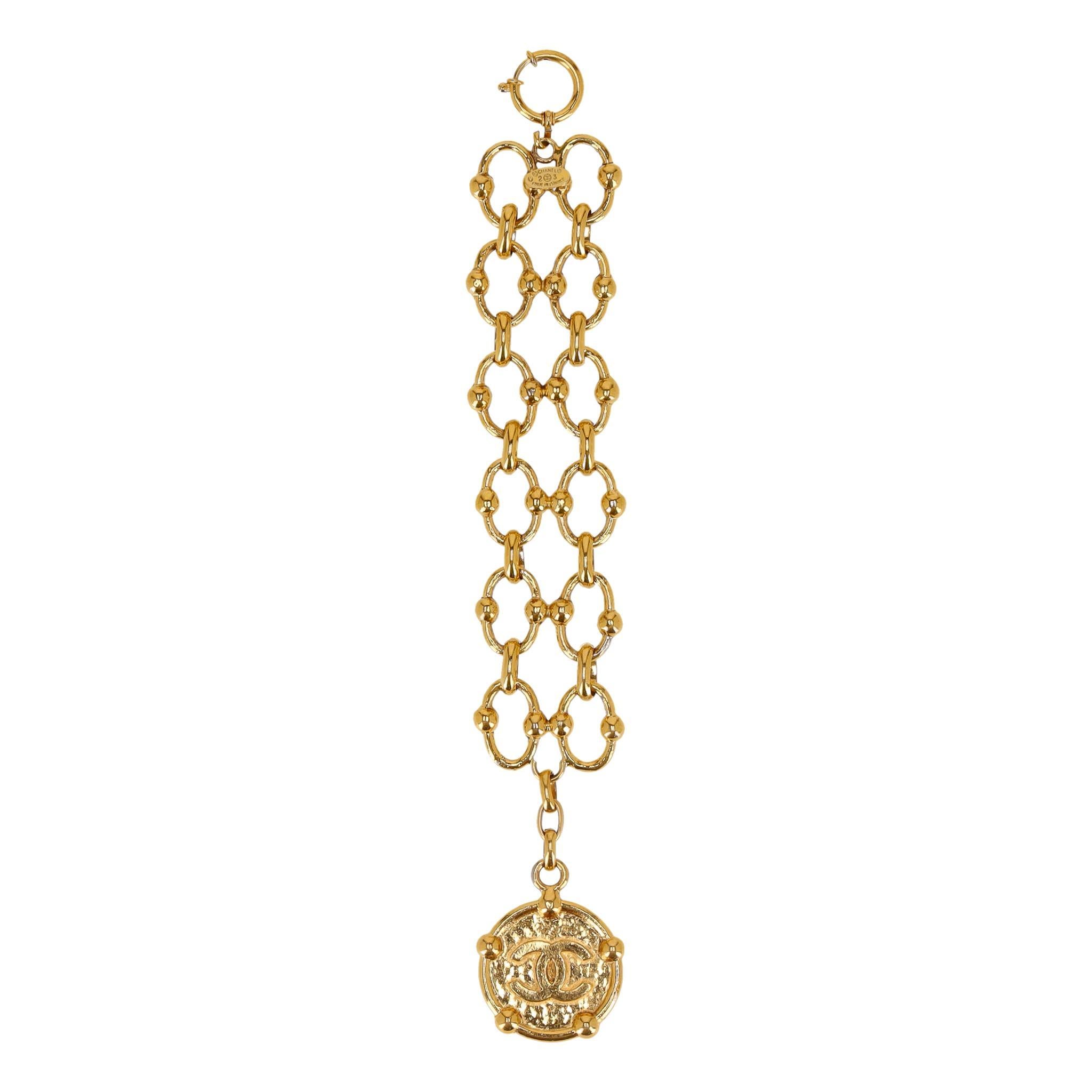 Bracciale A Link di Chanel placcato oro 24k con medaglione 'CC' In condizioni ottime in vendita a London, GB