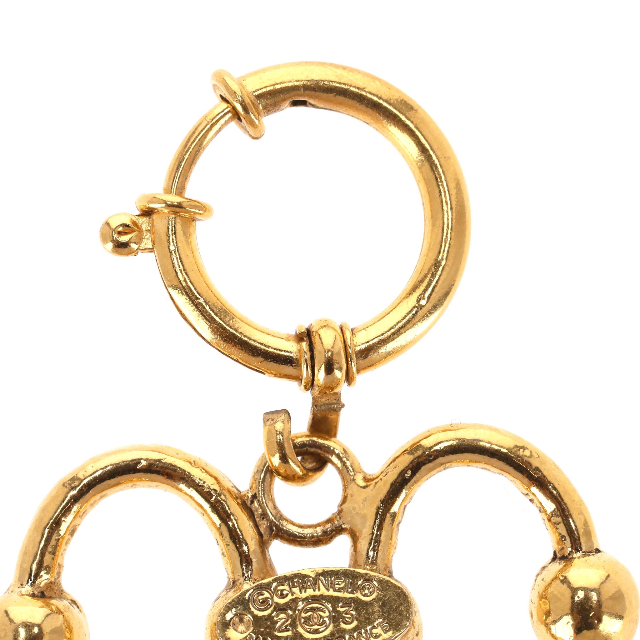 Bracciale A Link di Chanel placcato oro 24k con medaglione 'CC' in vendita 2