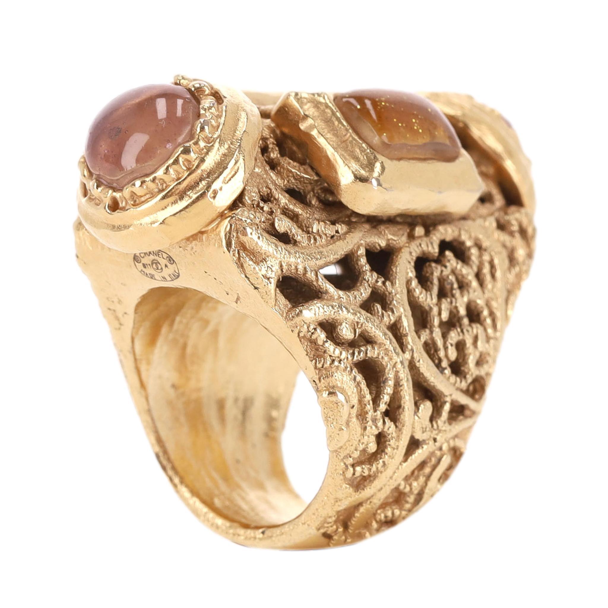 Chanel Anillo Gripoix Cabouchon Colección Crucero chapado en oro de 24k en venta 1