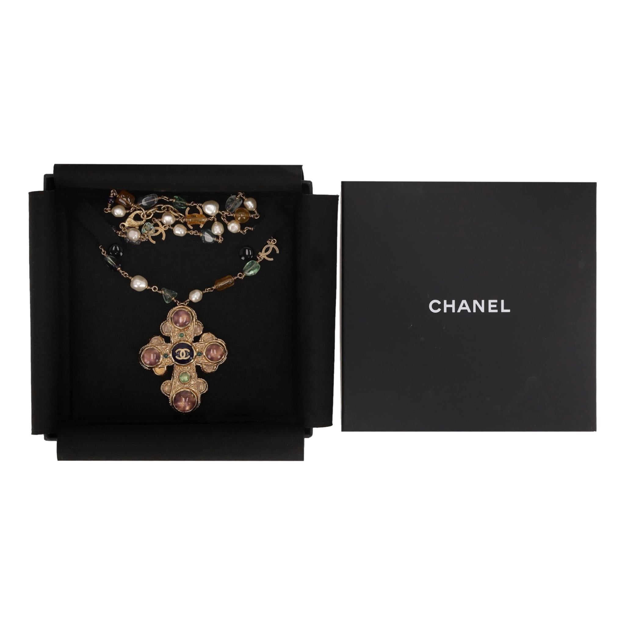 Chanel - Collier croix de Malte en plaqué or 24 carats avec logo 