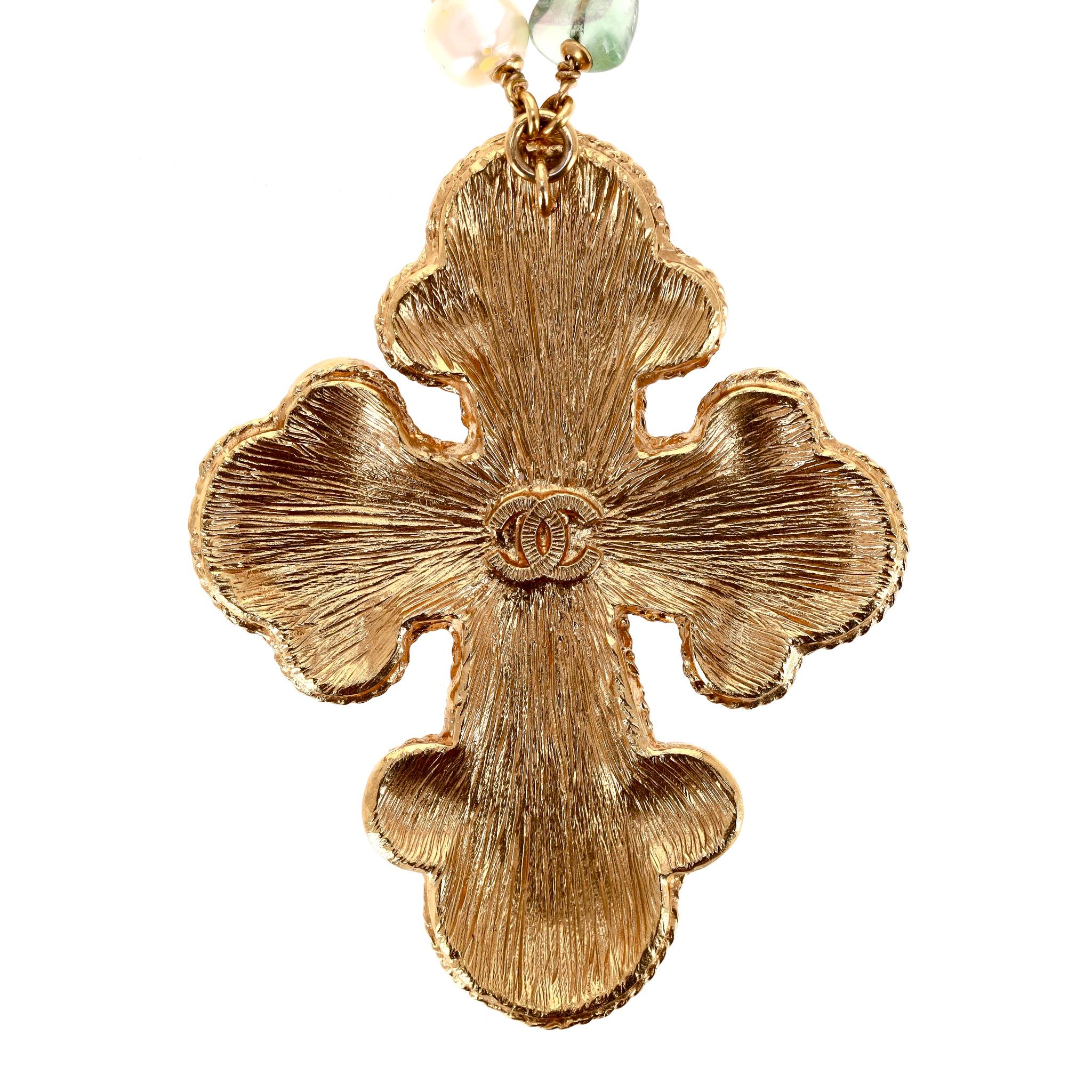 Chanel - Collier croix de Malte en plaqué or 24 carats avec logo 