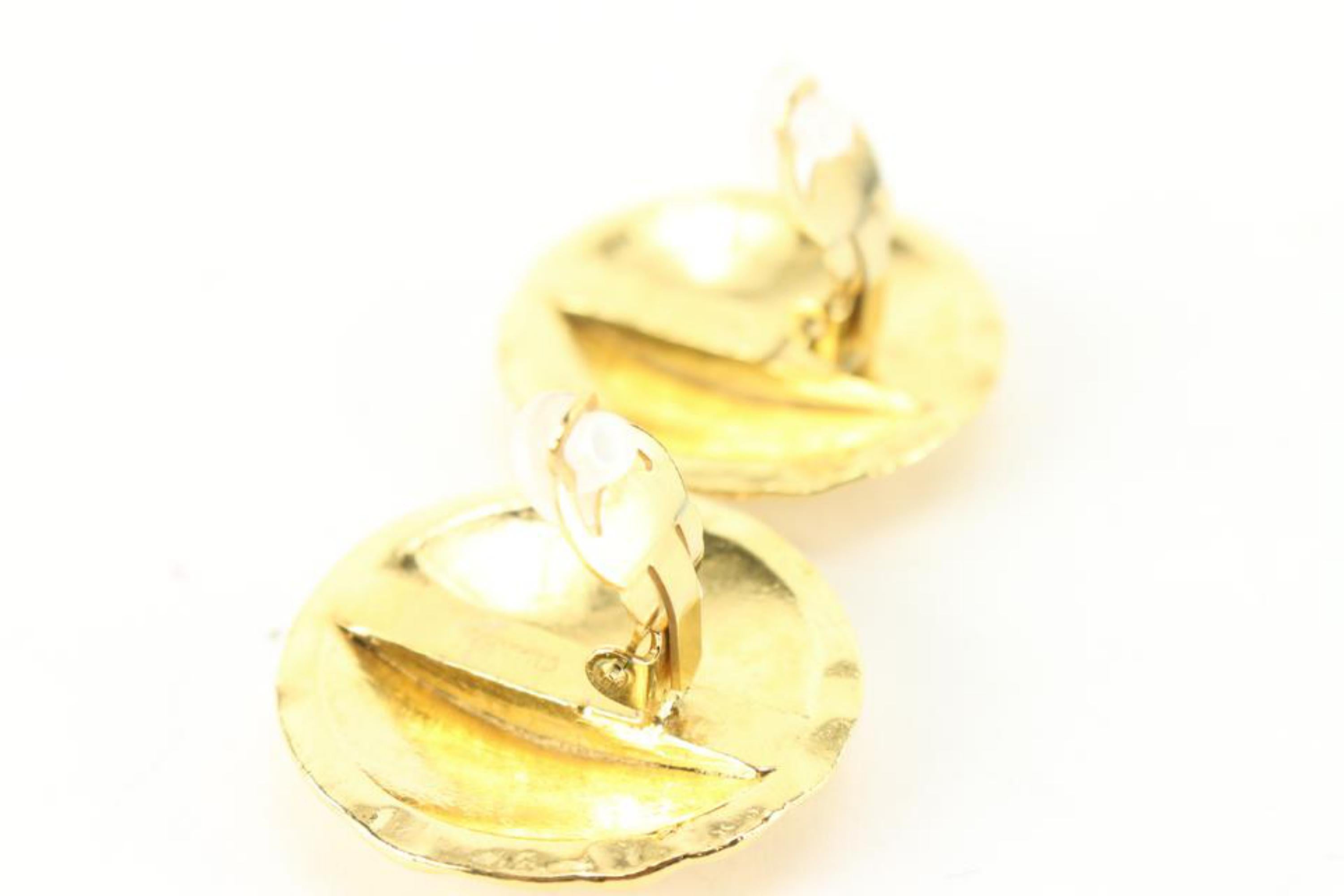 Chanel 24K Gold Plated Quilted CC Earrings 41cc714s In Excellent Condition For Sale In Dix hills, NY