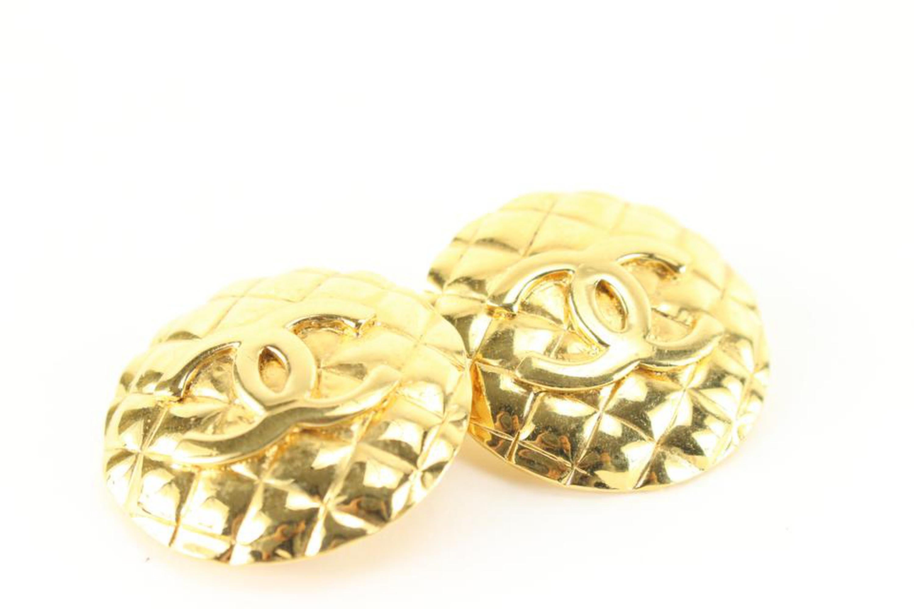 Chanel 24k Gold Plated Quilted CC Logo Earrings 47ck825s In Good Condition For Sale In Dix hills, NY