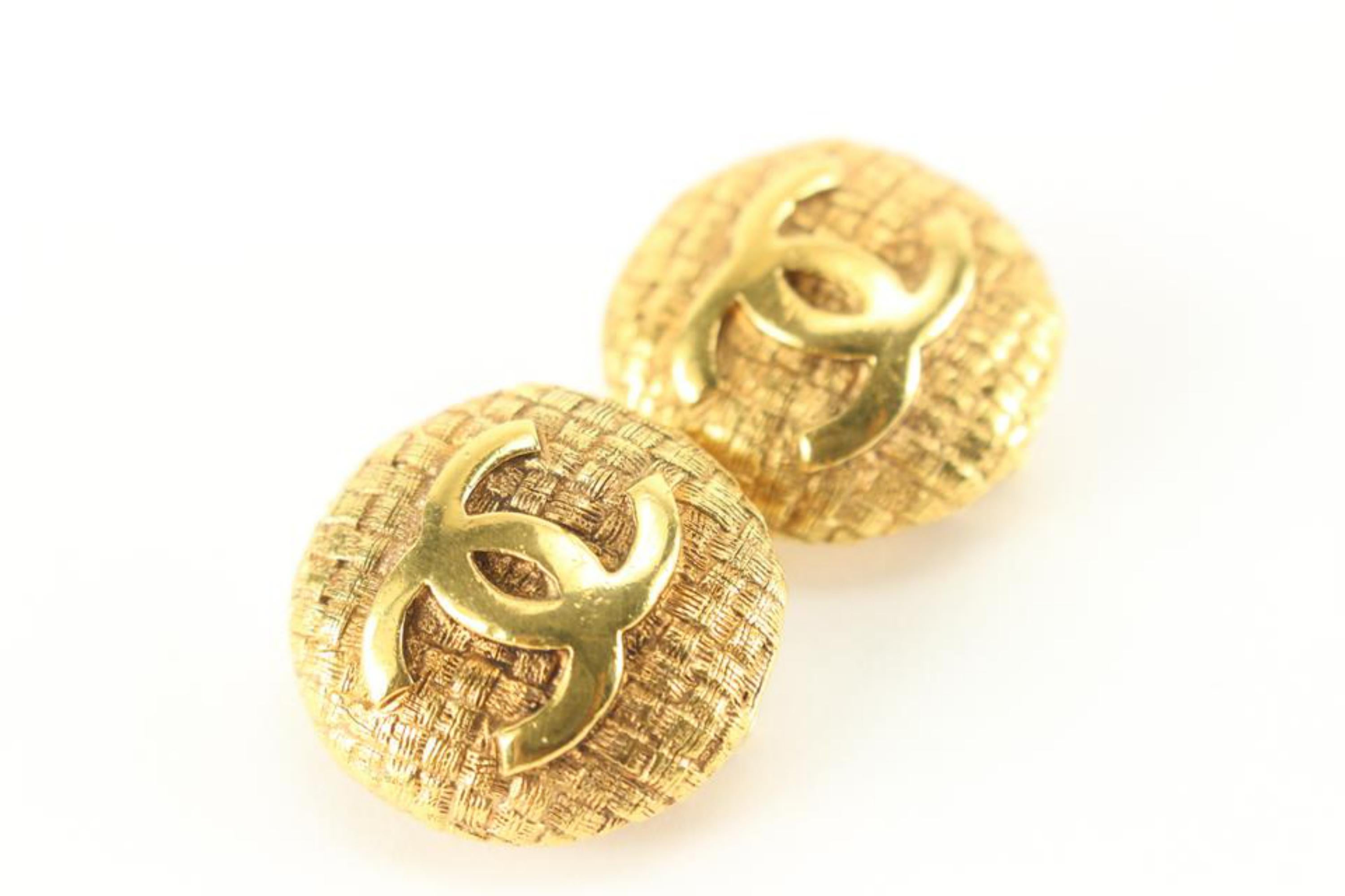 Chanel 24k Gold Plated Woven Quilted Raffia CC Logo Earrings 58cc825s In Good Condition For Sale In Dix hills, NY
