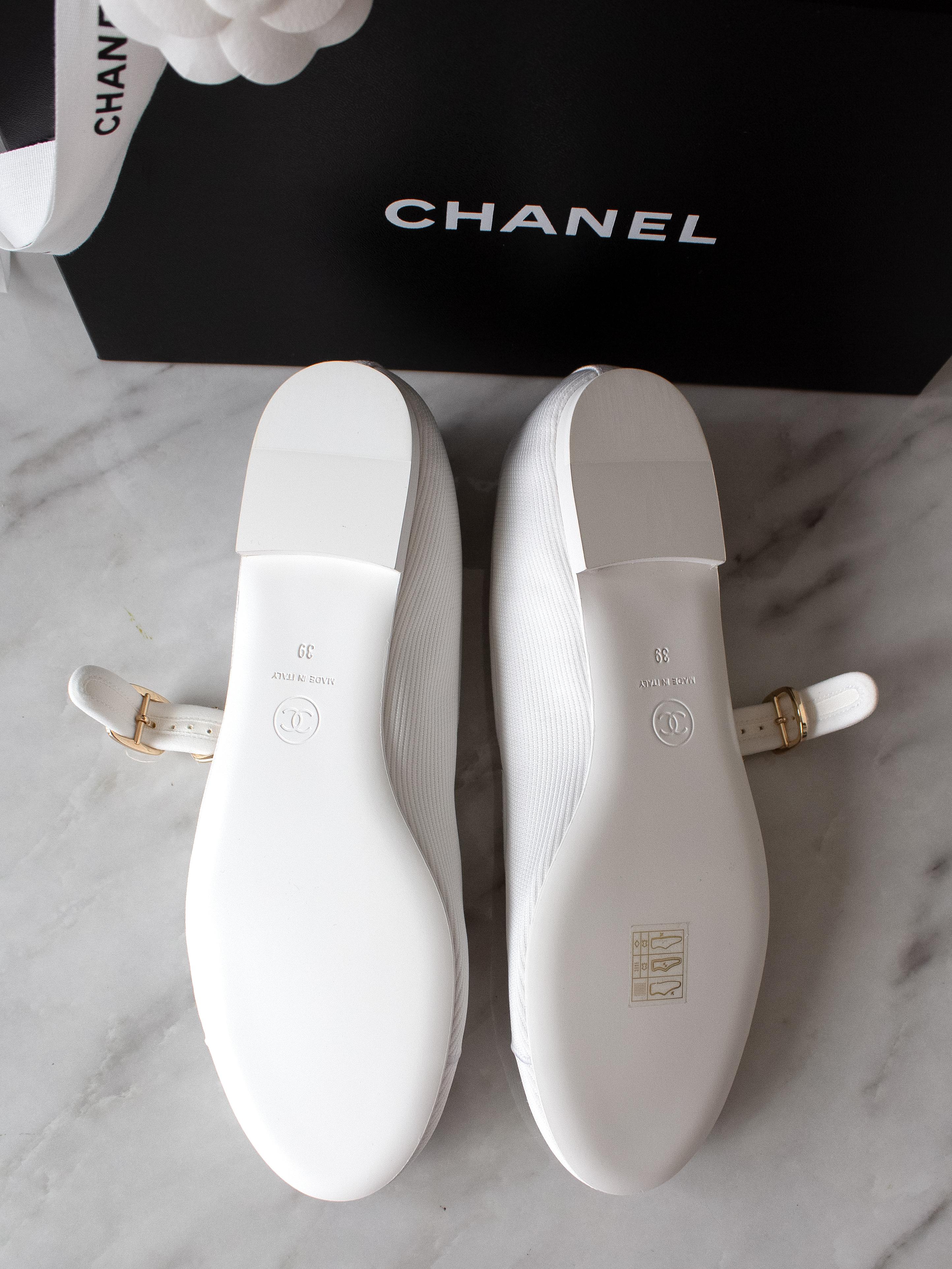 Chanel 24S Runway White Cotton Silk Mary Jane CC 2024 Ballet Flats Shoes 39 For Sale 8