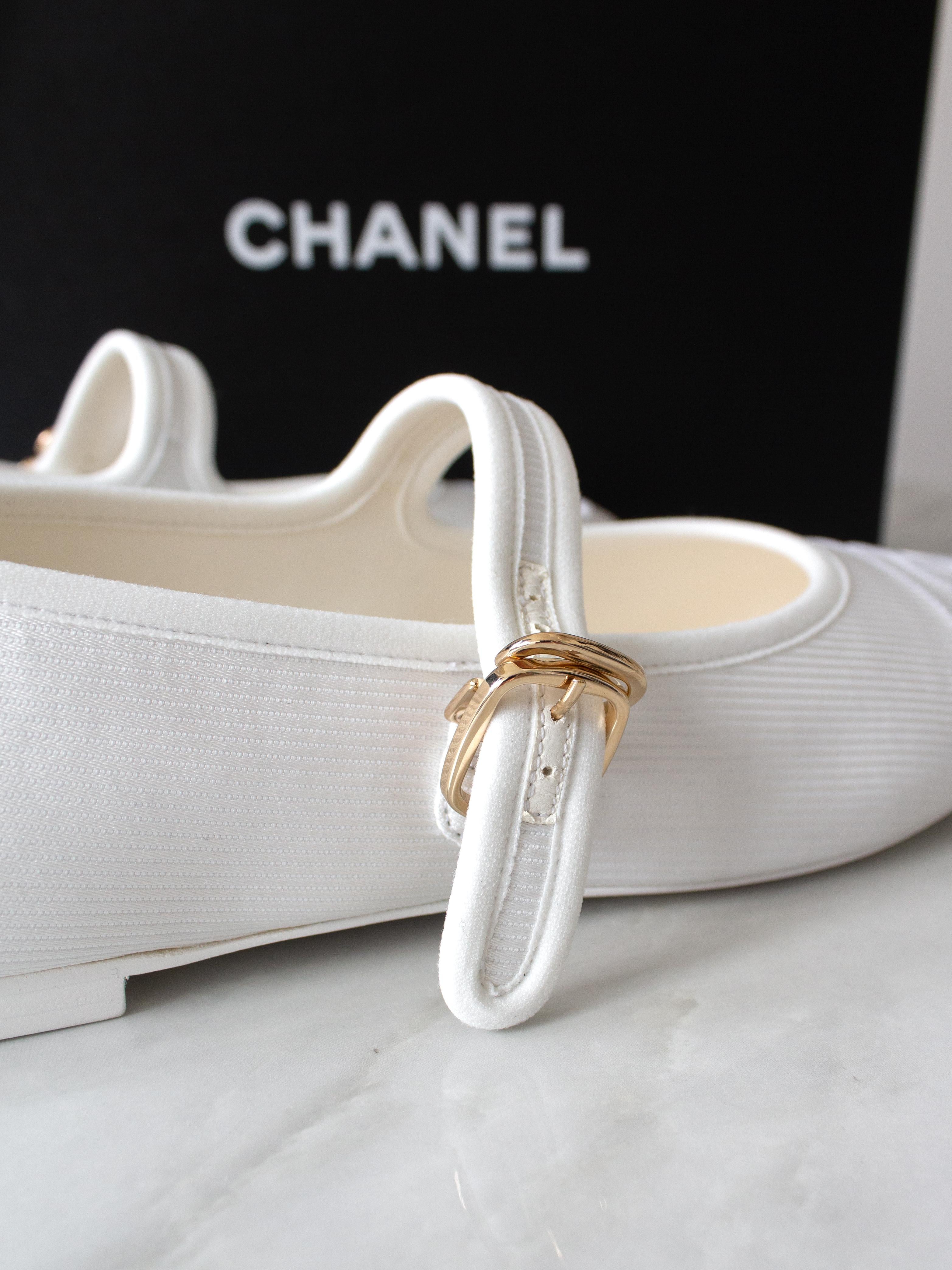 Chanel 24S Runway White Cotton Silk Mary Jane CC 2024 Ballet Flats Shoes 39 5