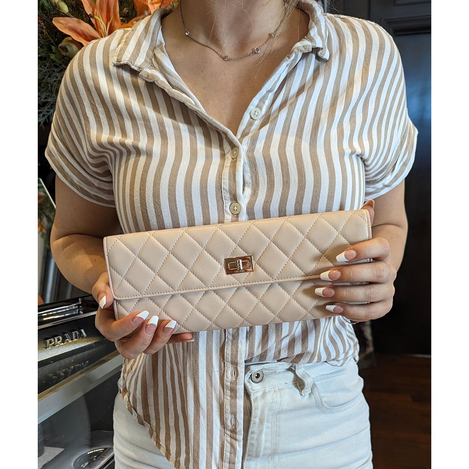Crafted from luxurious light beige lambskin leather, this Chanel 2.55 jewelry case is a timeless piece for the discerning collector. The iconic quilted design and polished gold-tone hardware echo the classic elegance of the Chanel 2.55 clutch. This