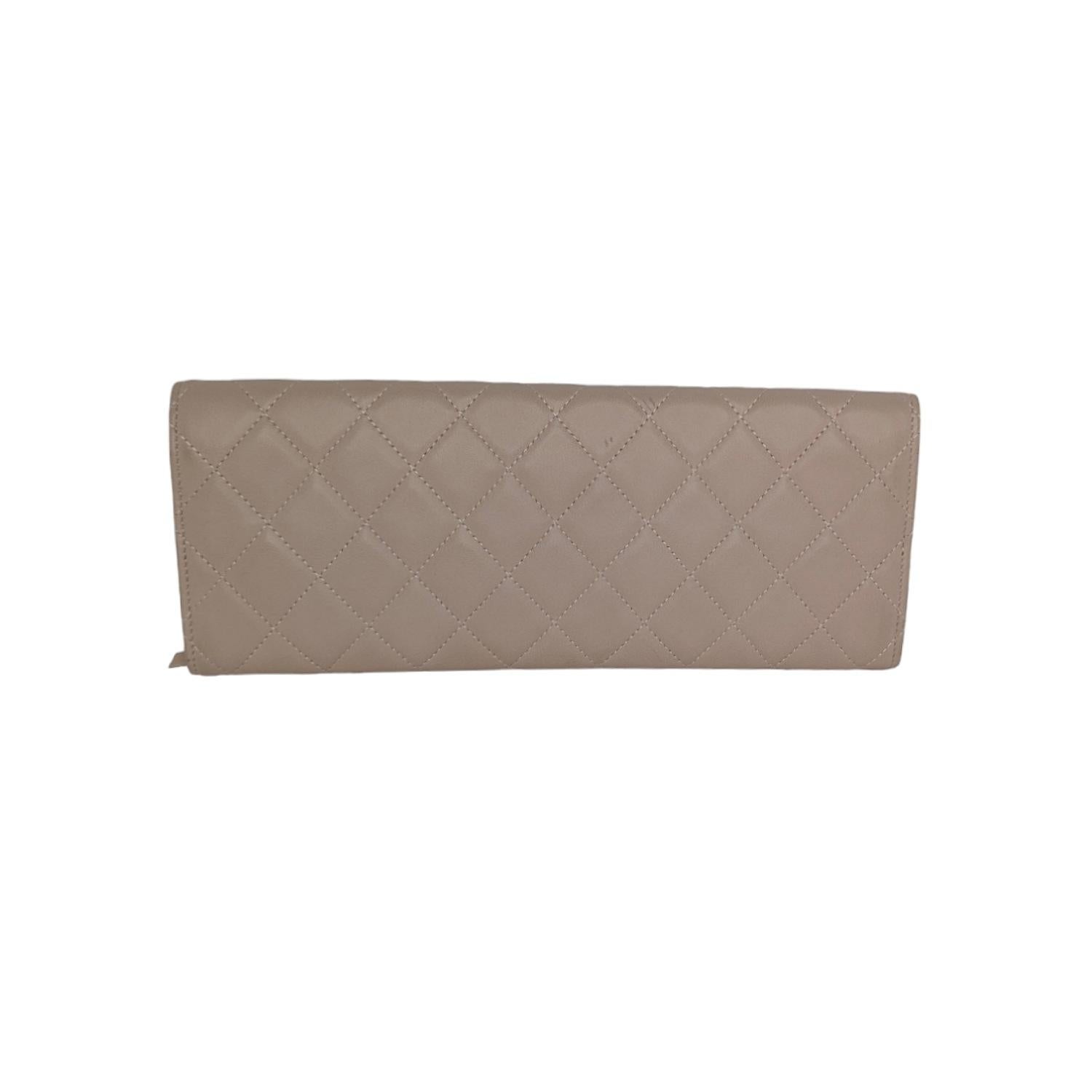 Chanel 2.55 Beige Lambskin Jewelry Case Clutch In Excellent Condition In Scottsdale, AZ