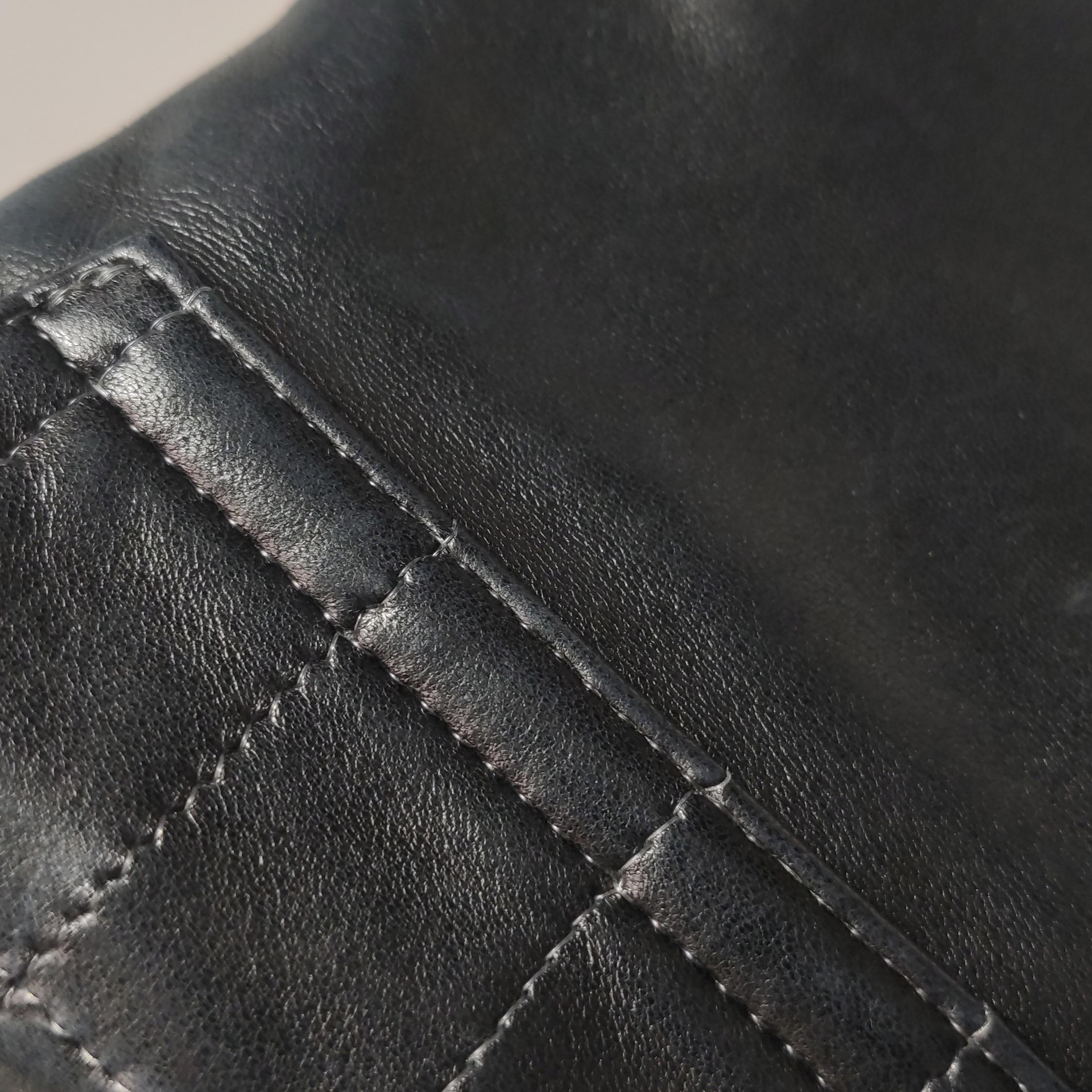 Chanel 2.55 Black Lambskin Square Stitching Shoulder Bag en vente 6